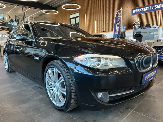 BMW 5 Series view 3