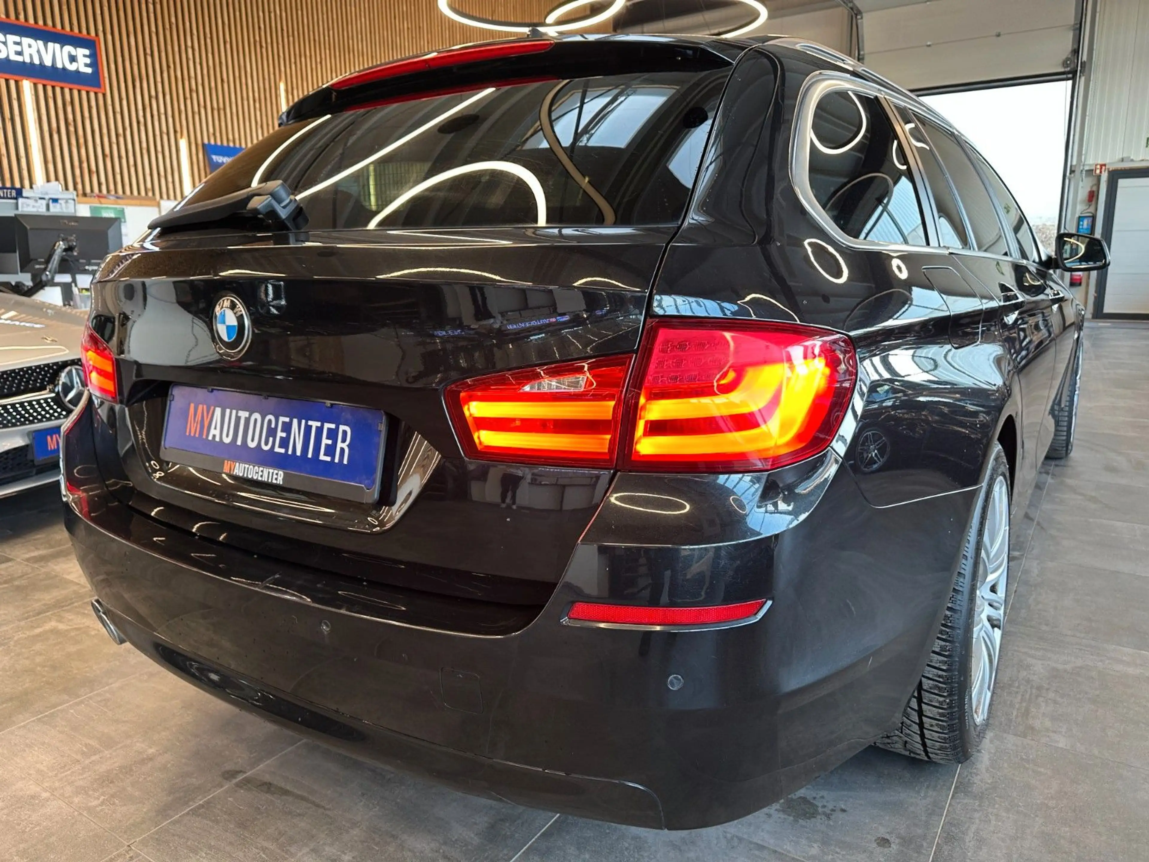 BMW 525 d *HeadUp*SoftClose*Navi*Xenon* — photo 2