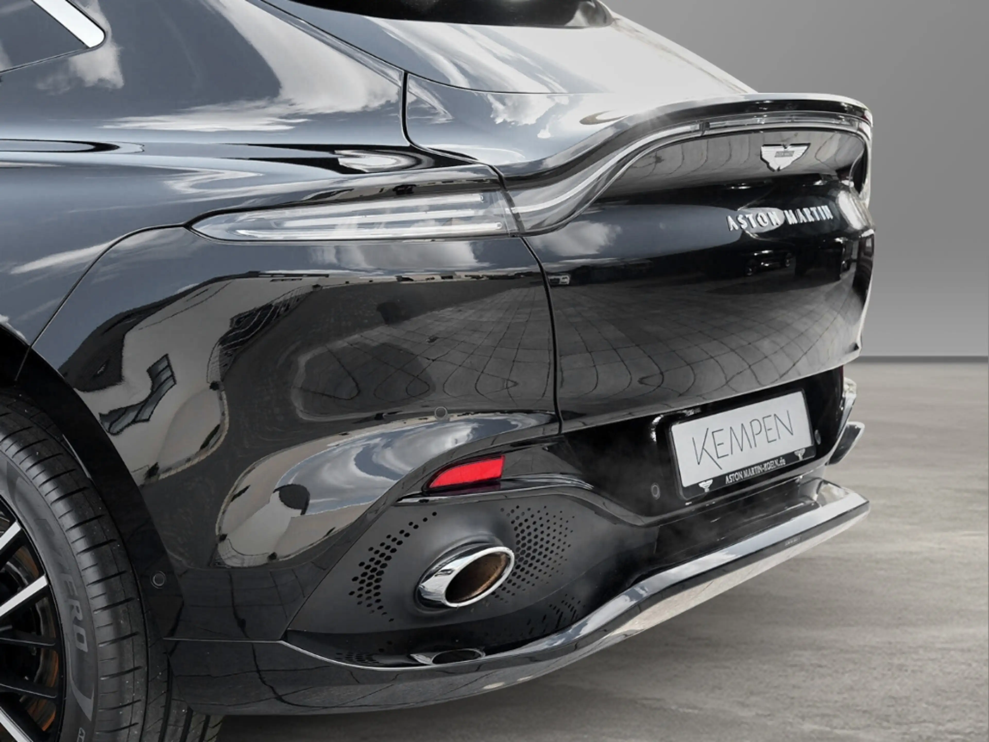 Aston Martin DBX 550 UPE 227.330,-€ Jet Black / Onyx Black — photo 15