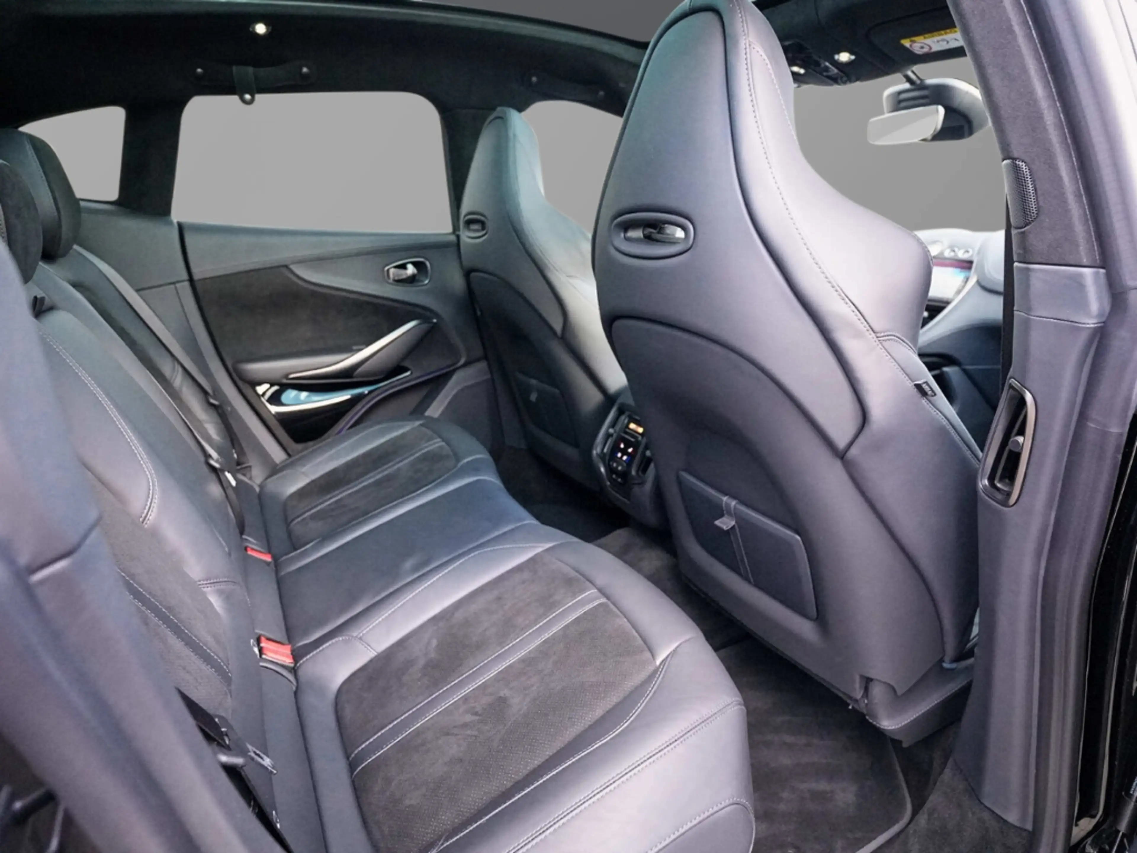 Aston Martin DBX 550 UPE 227.330,-€ Jet Black / Onyx Black — photo 36