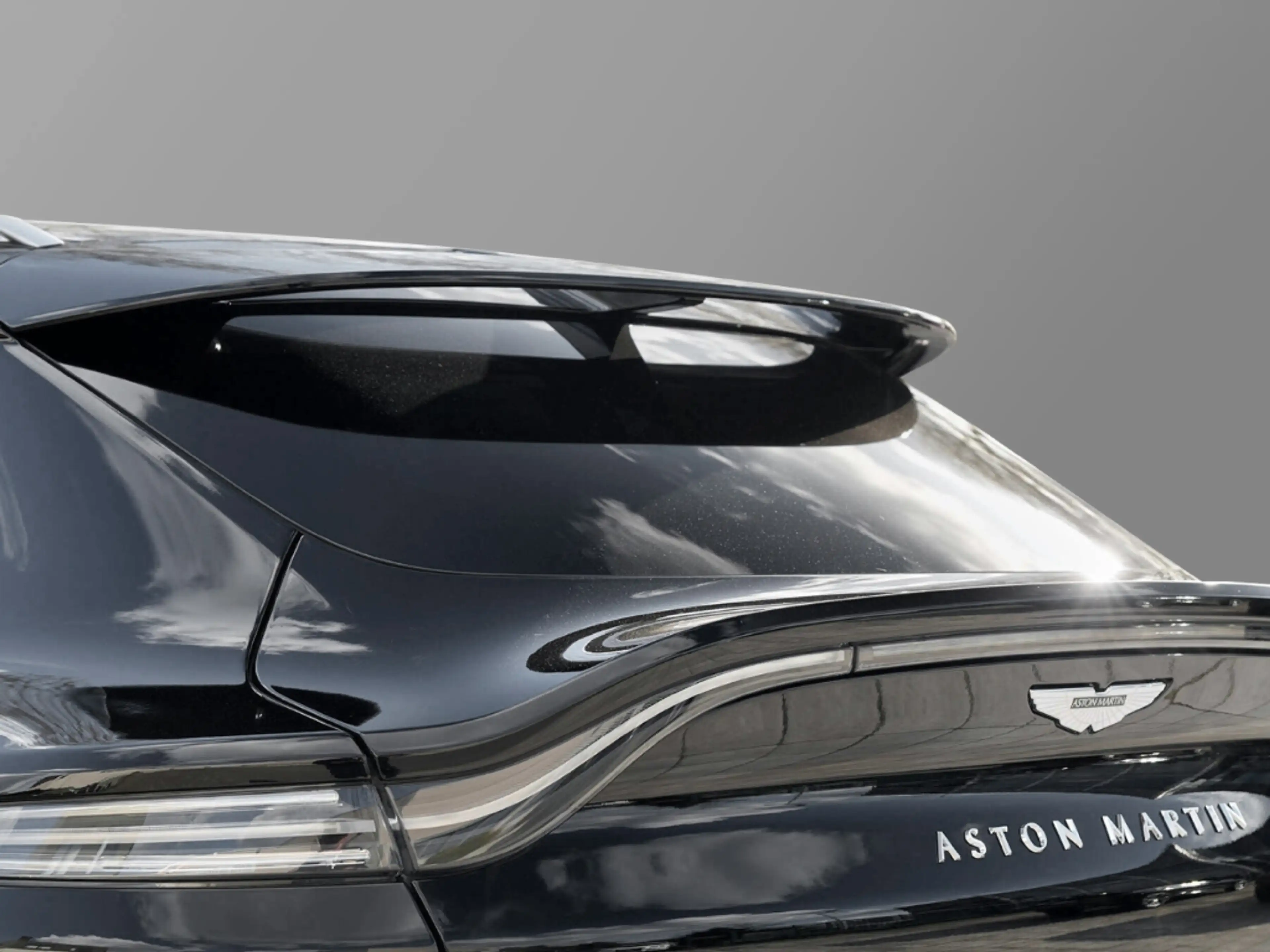 Aston Martin DBX 550 UPE 227.330,-€ Jet Black / Onyx Black — photo 17