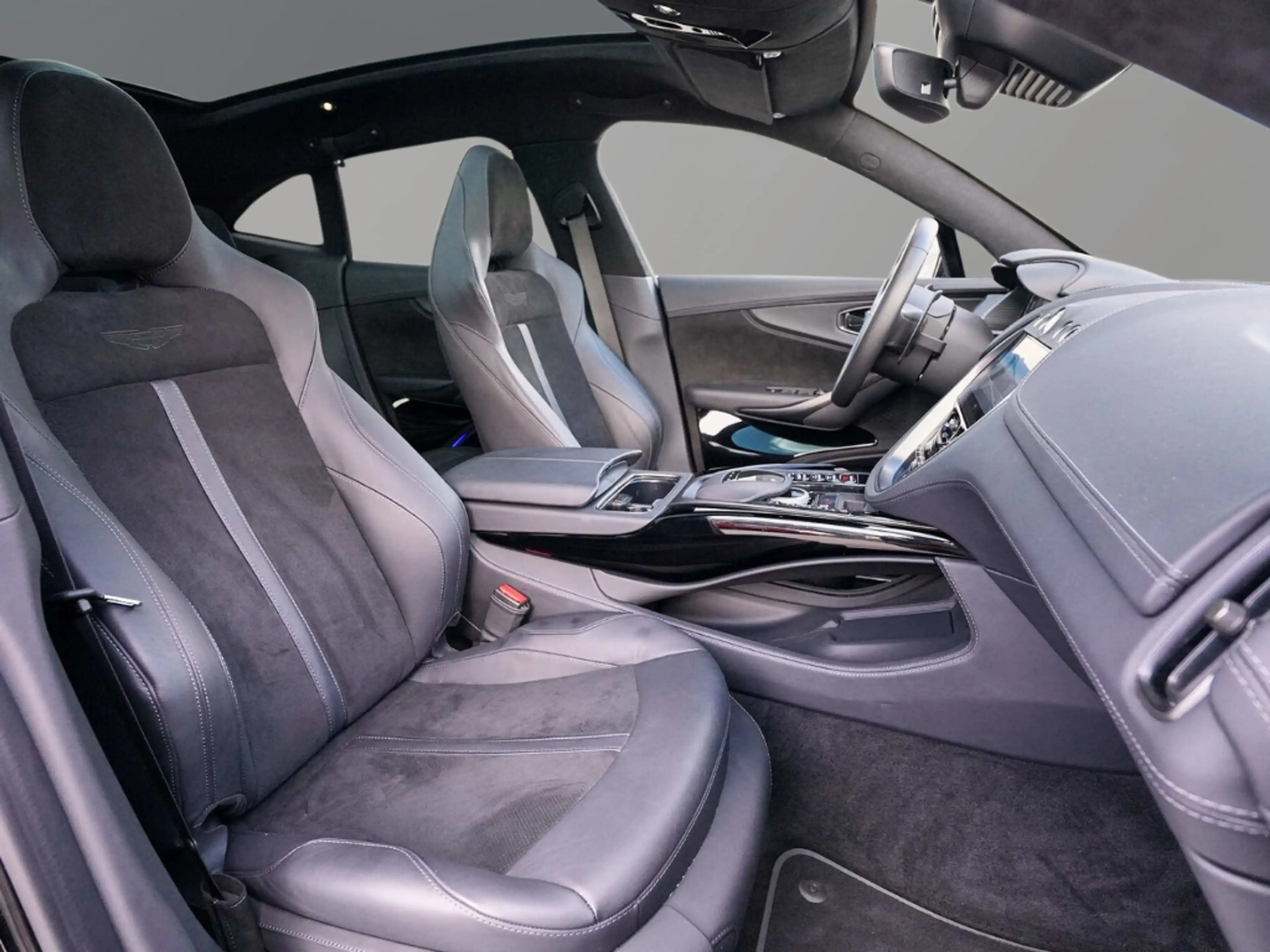 Aston Martin DBX 550 UPE 227.330,-€ Jet Black / Onyx Black — photo 40