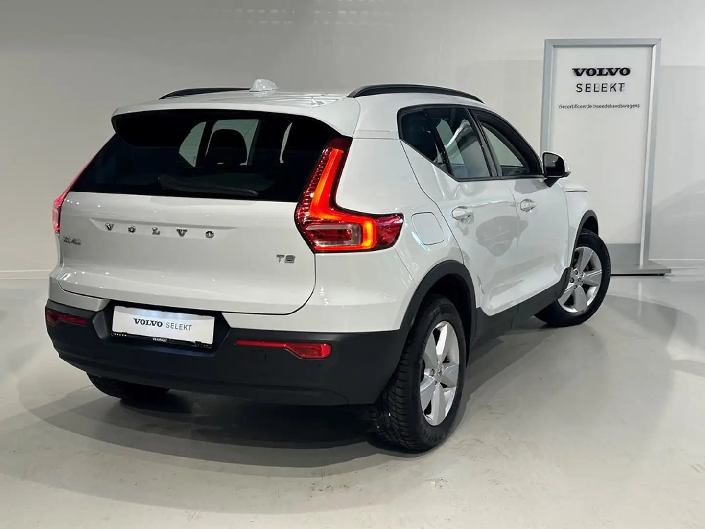 Volvo XC40 T2 Momentum Automaat Blanc - 2