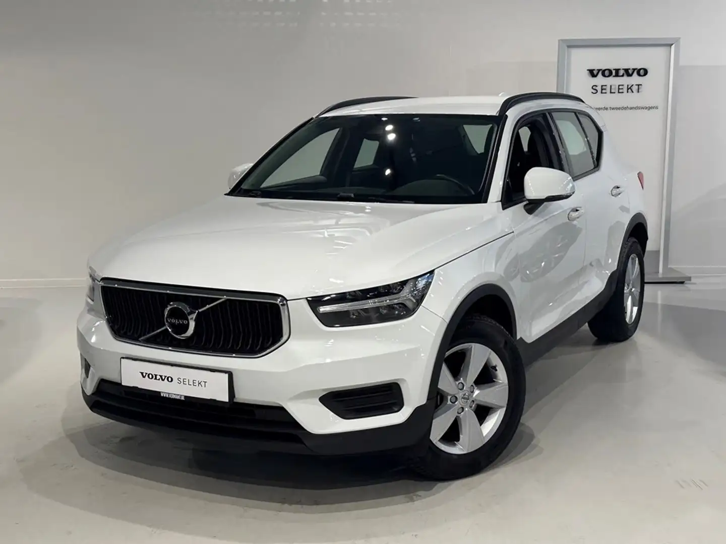 Volvo XC40 T2 Momentum Automaat Blanc - 1