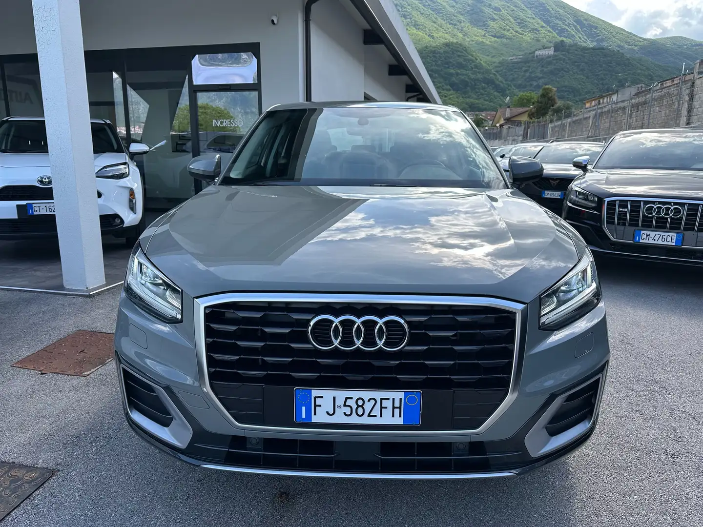Audi Q2 Q2 1.0 TFSI 116cv S tronic Design - PROMO - Gris - 2