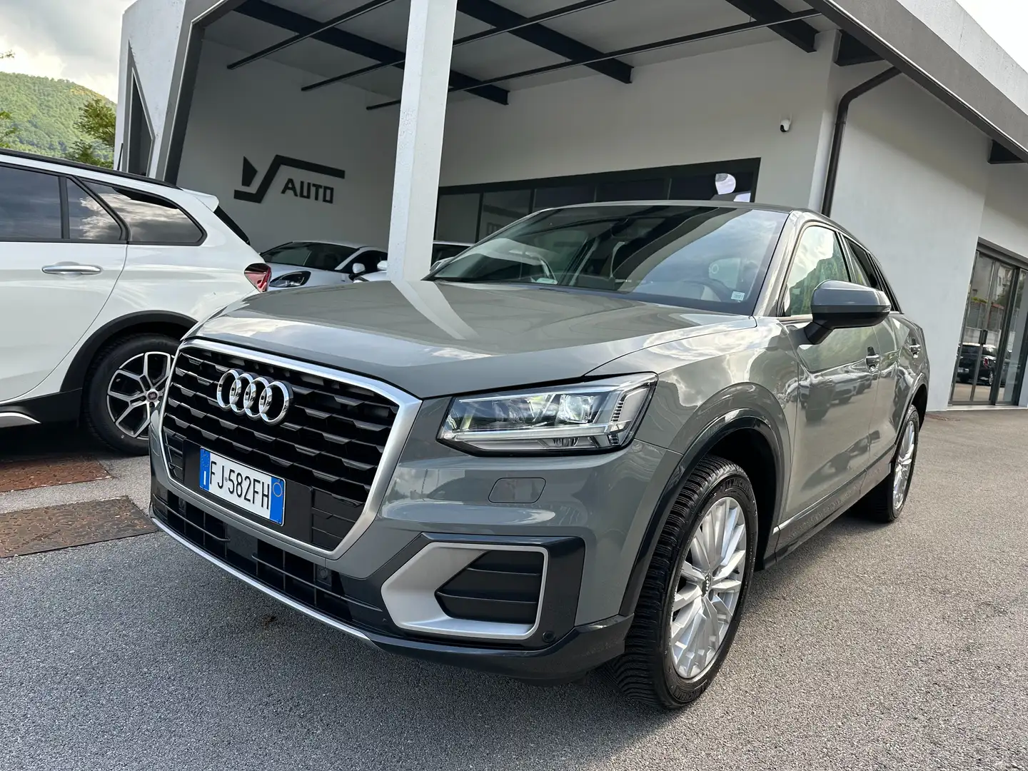 Audi Q2 Q2 1.0 TFSI 116cv S tronic Design - PROMO - Gris - 1