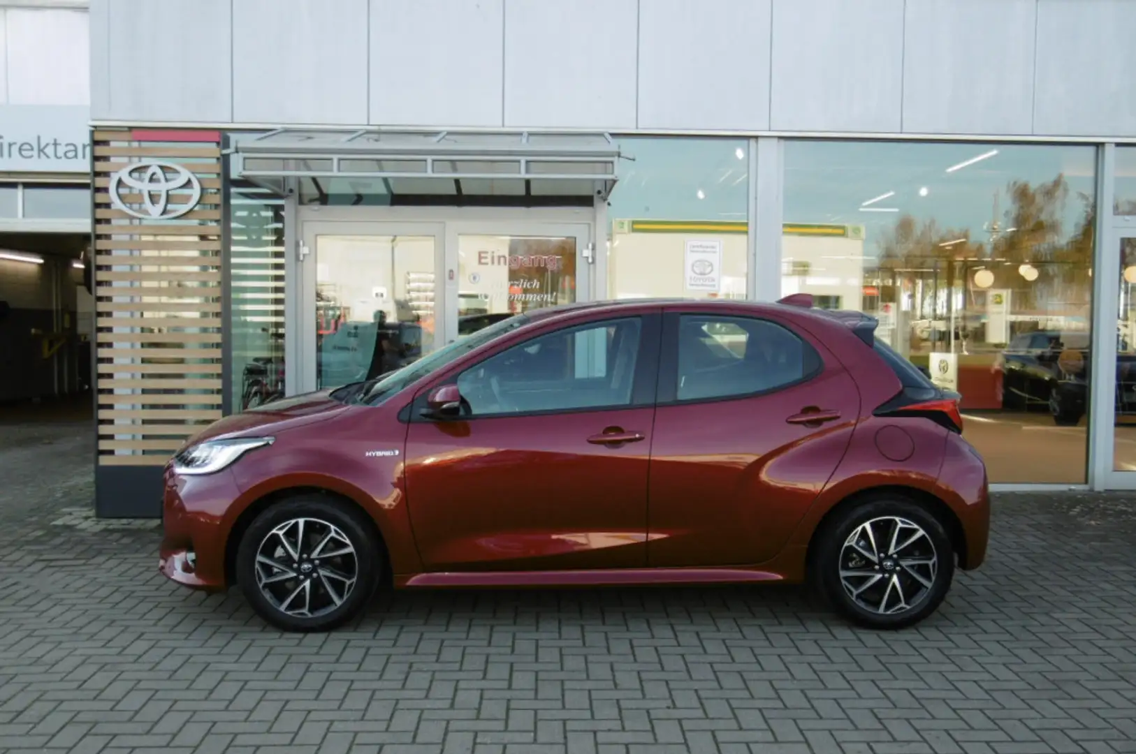 Toyota Yaris 1.5 Hybrid Team Deutschland Rosso - 2