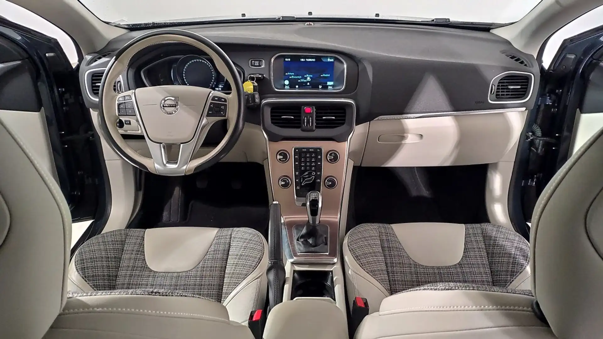 Volvo V40 Cross Country D3 Momentum Bleu - 2