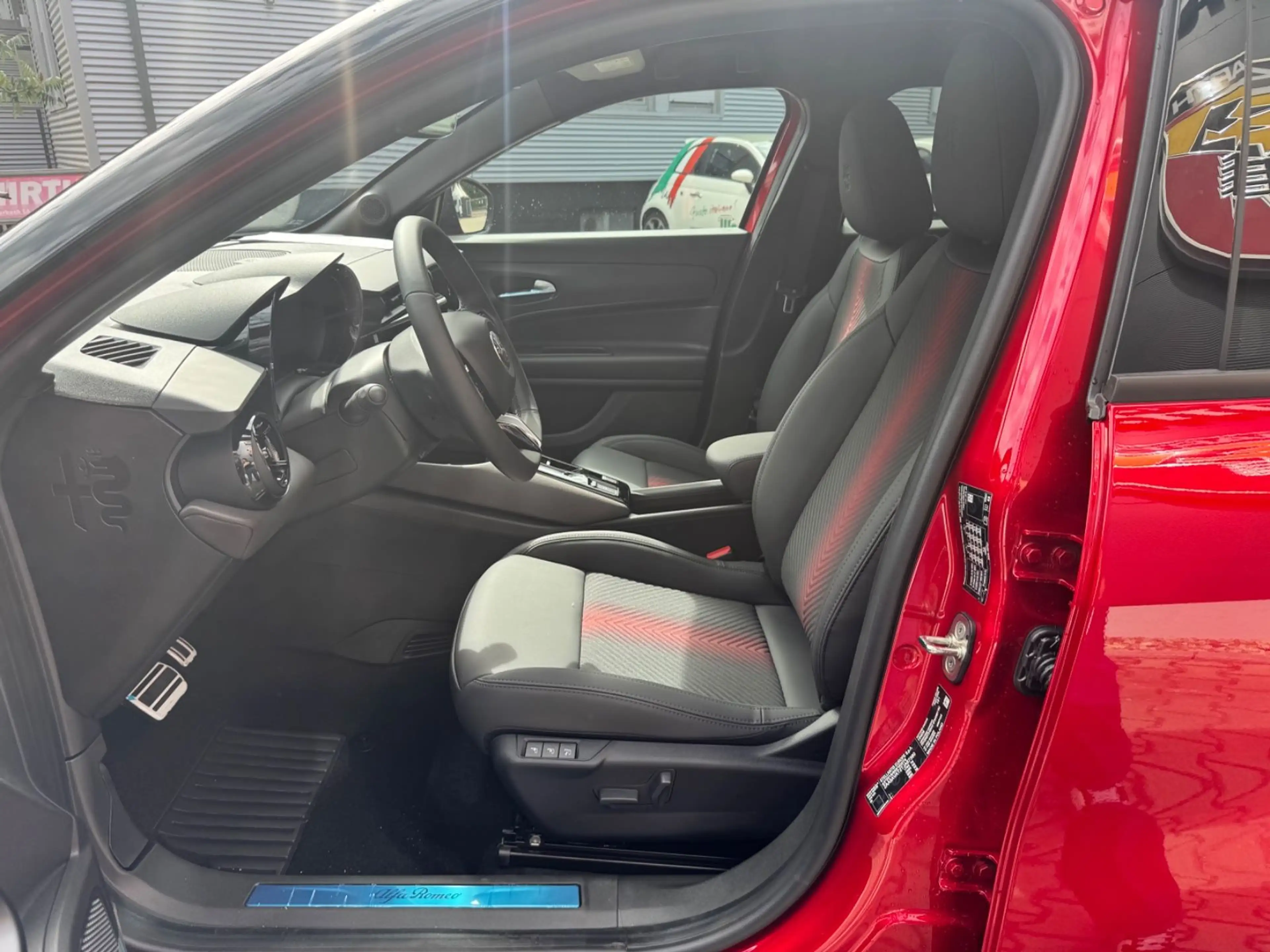Alfa Romeo Junior Ibrida 1.2 VGT 48V-Hybrid 107 kW Ti — photo 12