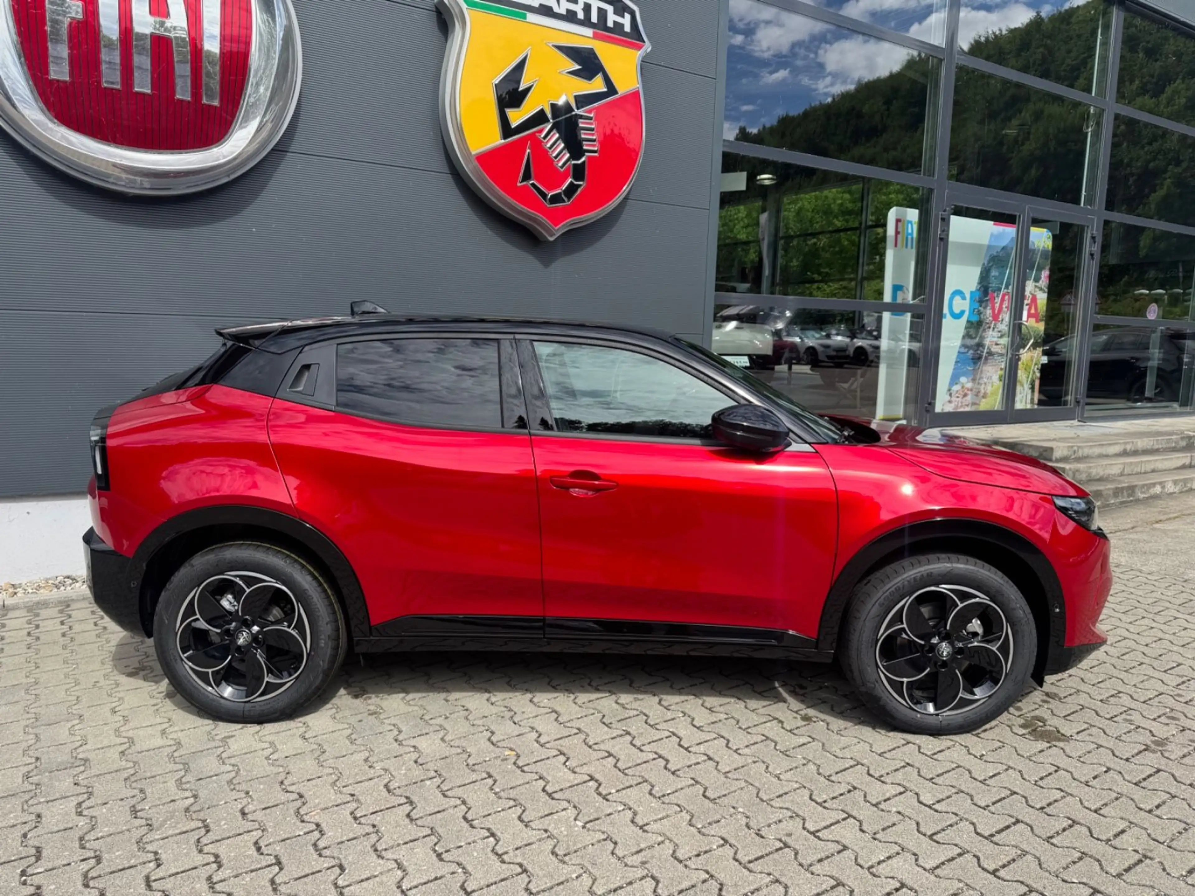 Alfa Romeo Junior Ibrida 1.2 VGT 48V-Hybrid 107 kW Ti — photo 3