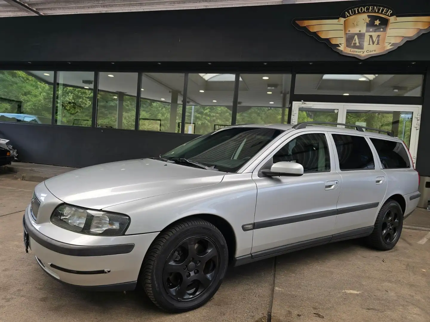 Volvo V70 Kombi 2.4 Silver Edition AHK/NAVI/TEILLEDER Silber - 2