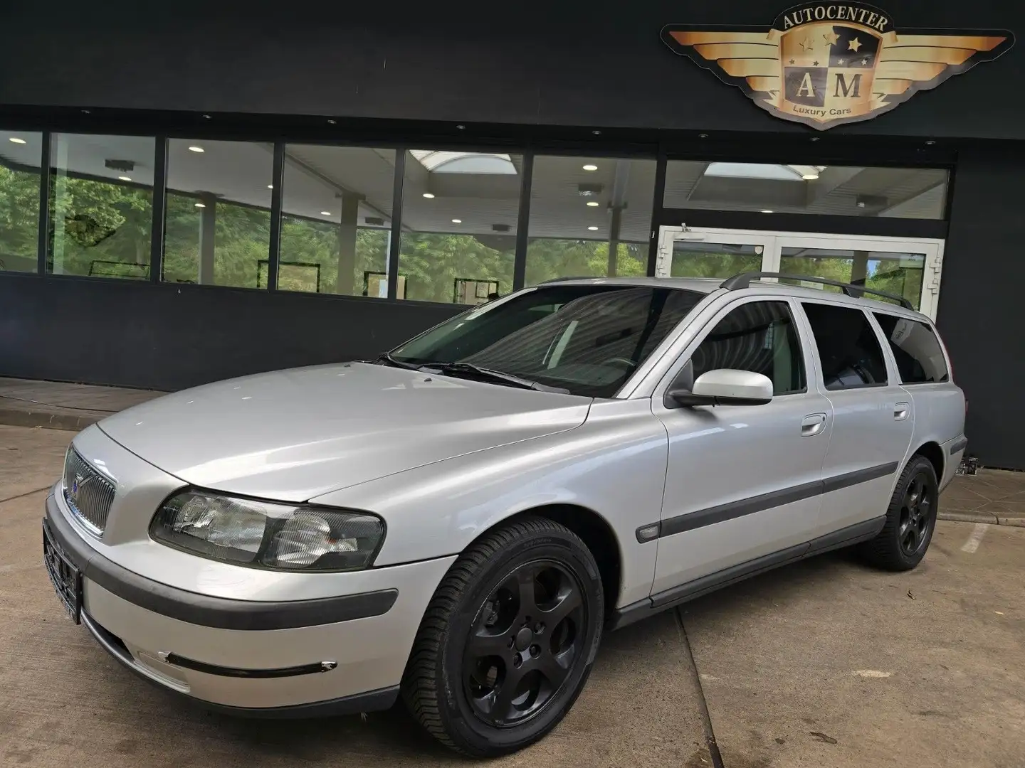 Volvo V70 Kombi 2.4 Silver Edition AHK/NAVI/TEILLEDER Silber - 1