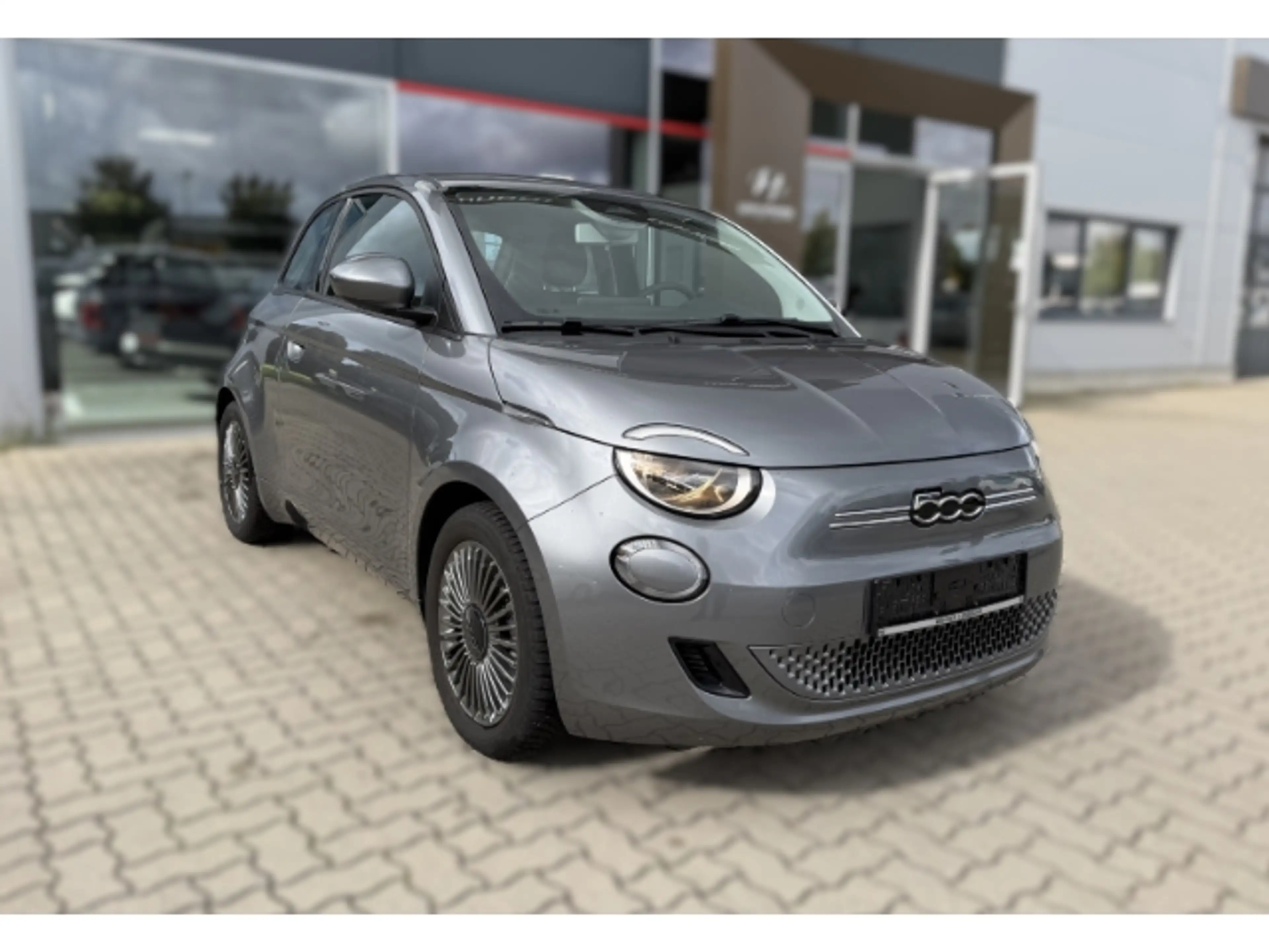Fiat 500e Icon *Sitzheizung *Apple Car Play *Tempomat — photo 3