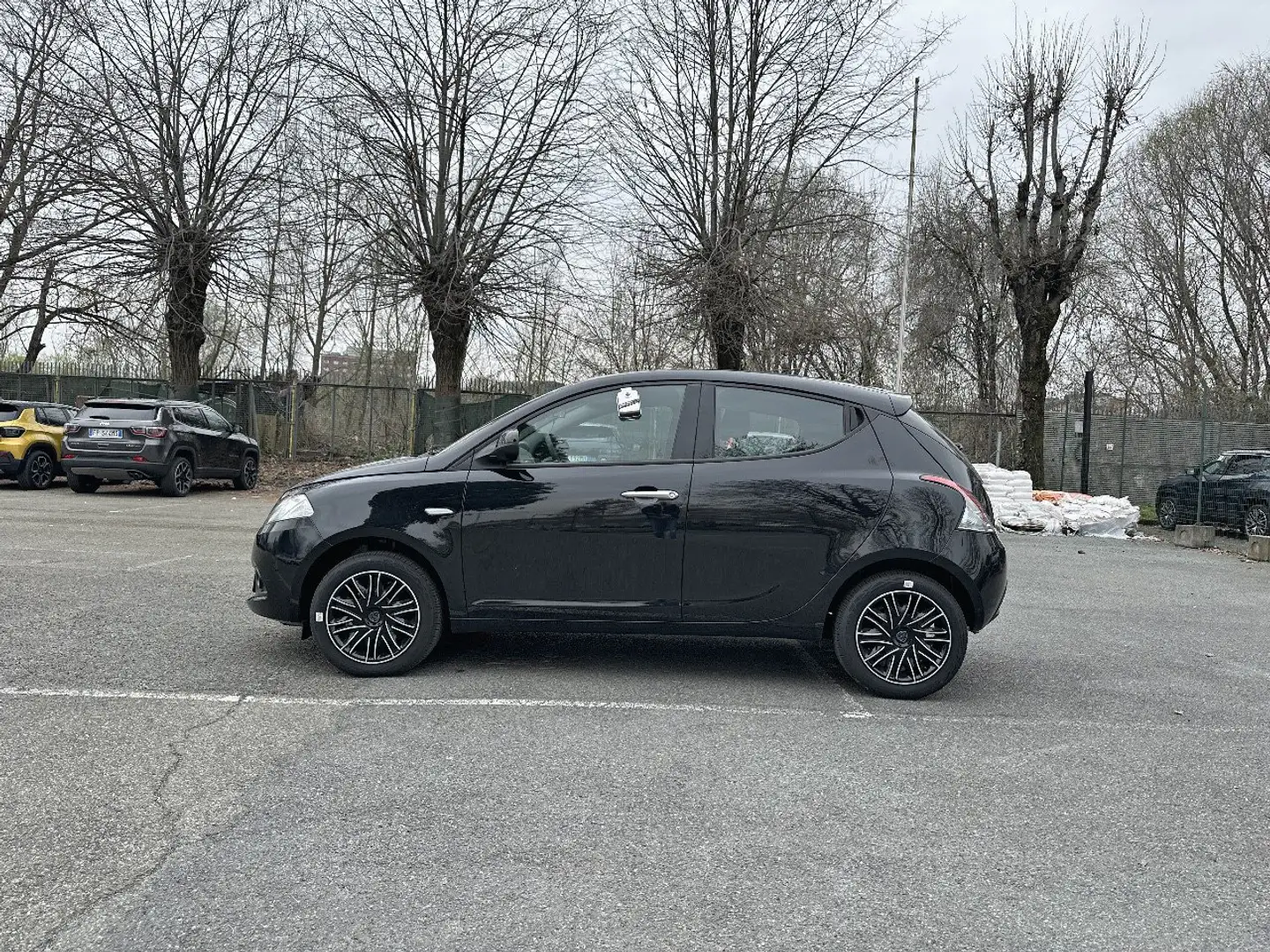 Lancia Ypsilon 1.0 FireFly 70cv Hybrid Oro Nero - 2