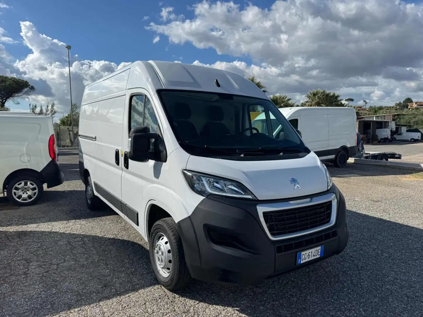 Peugeot Boxer 330 2.2 BlueHDi 140 L2 H2 Furgone Wit - 2