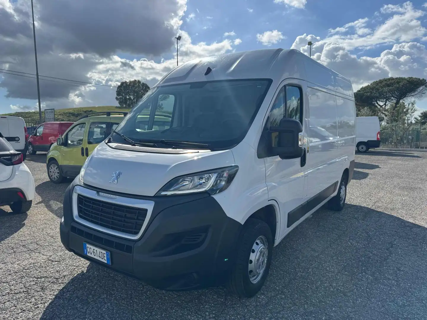 Peugeot Boxer 330 2.2 BlueHDi 140 L2 H2 Furgone Wit - 1