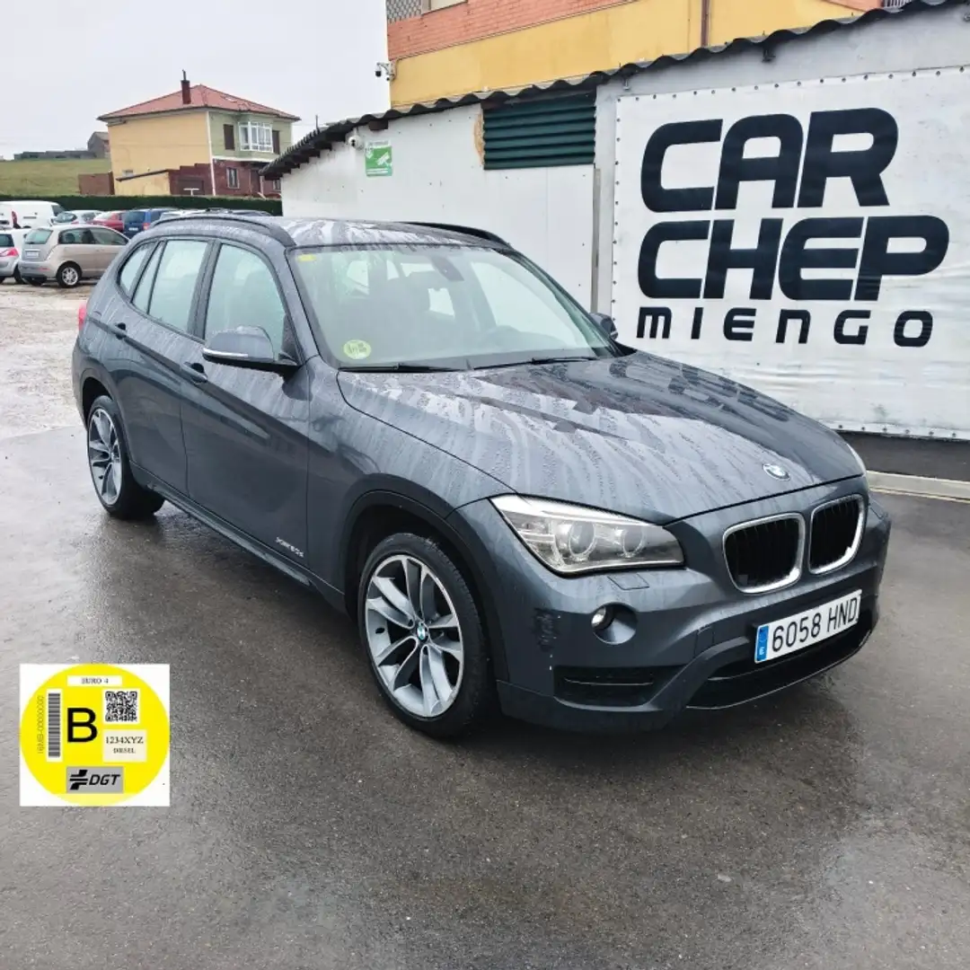 BMW X1 sDrive 20dA Schwarz - 2