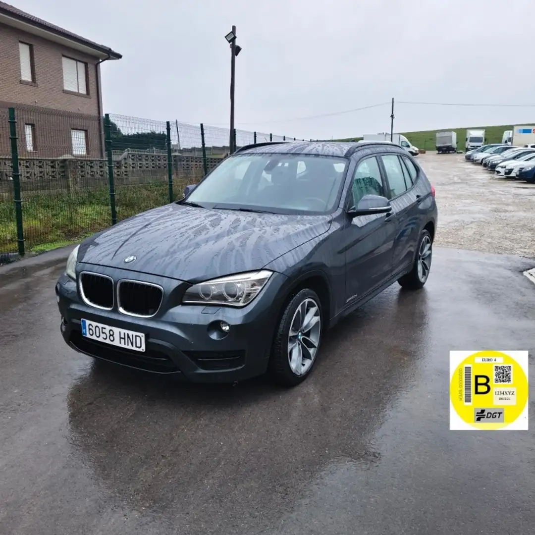 BMW X1 sDrive 20dA Schwarz - 1