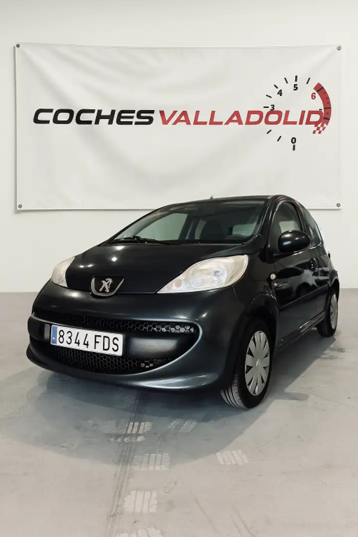 Peugeot 107 1.4HDI Urban Grijs - 1