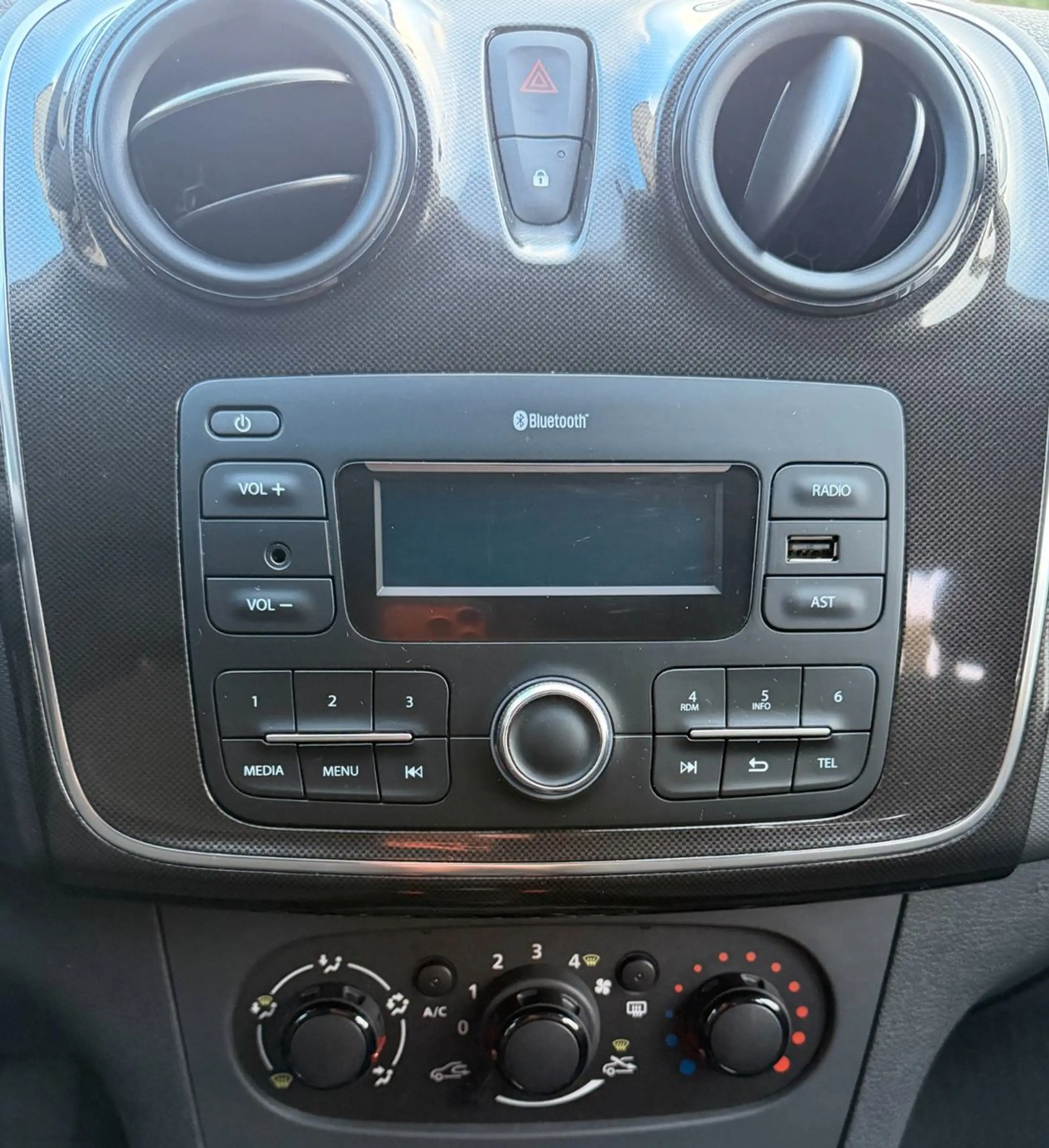 Dacia Logan MCV SCe 75 Comfort Klima/Bluetooth/1 Hand — photo 9