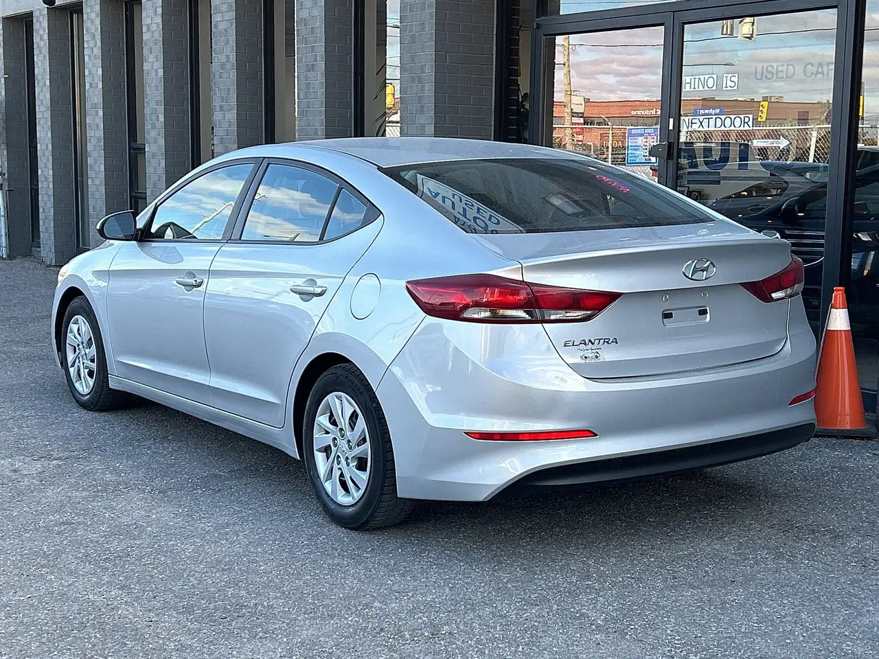 Hyundai ELANTRA снимка Hyundai ELANTRA