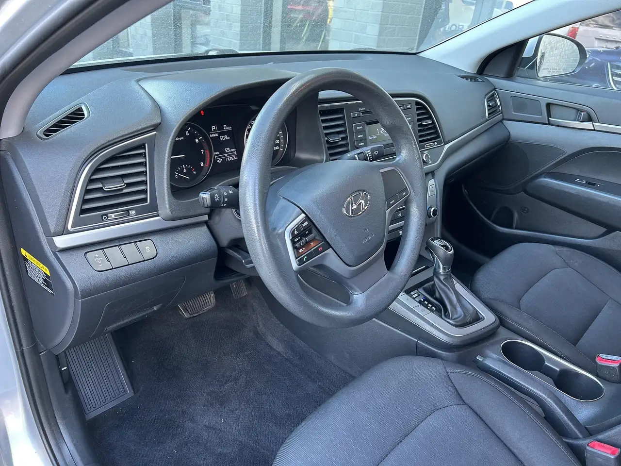 Hyundai ELANTRA снимка Hyundai ELANTRA