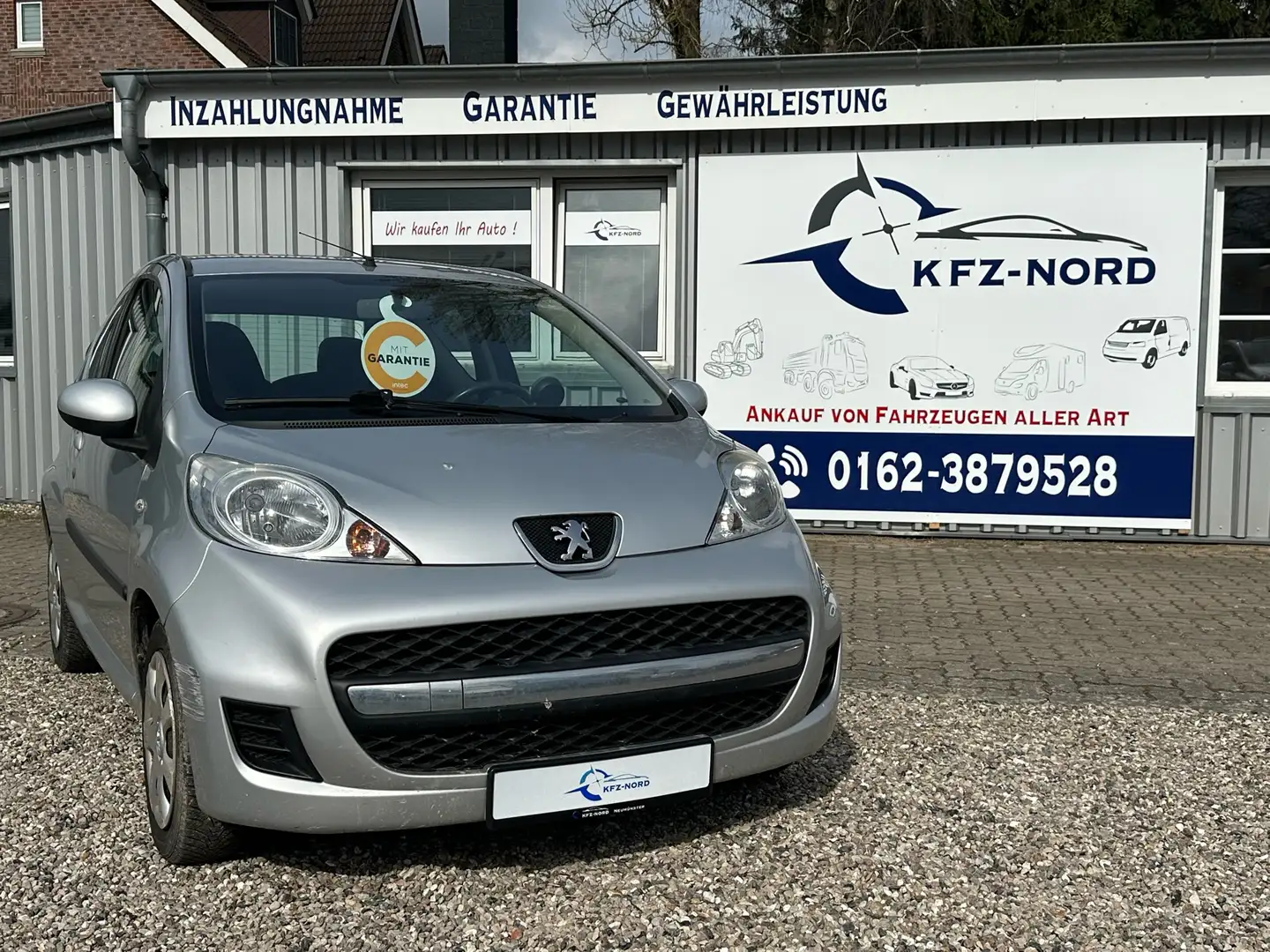 Peugeot 107 (70) 68 Active Silber - 1