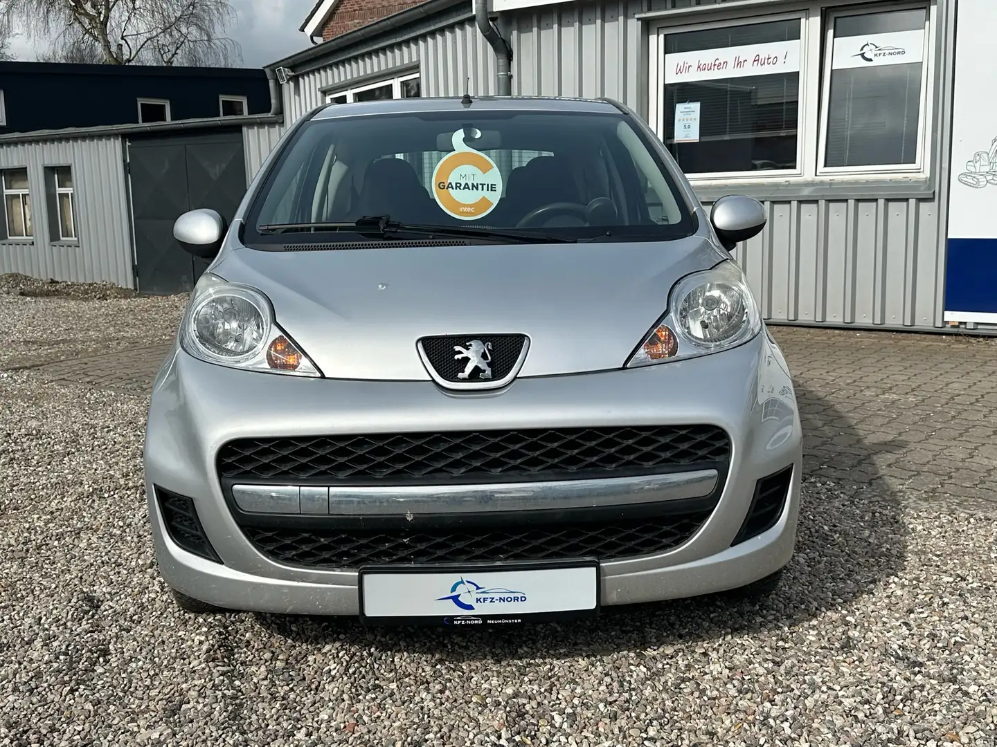 Peugeot 107 (70) 68 Active Silber - 2