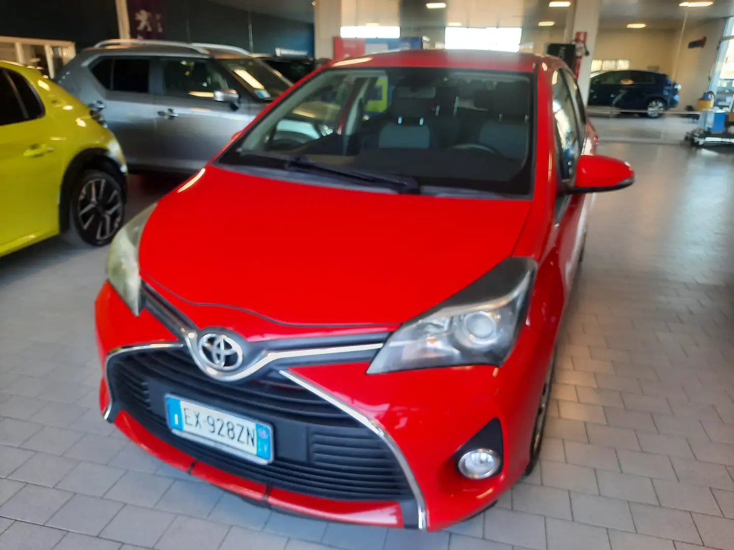 Toyota Yaris Yaris III 2015 5p 1.0 Active Rosso - 1