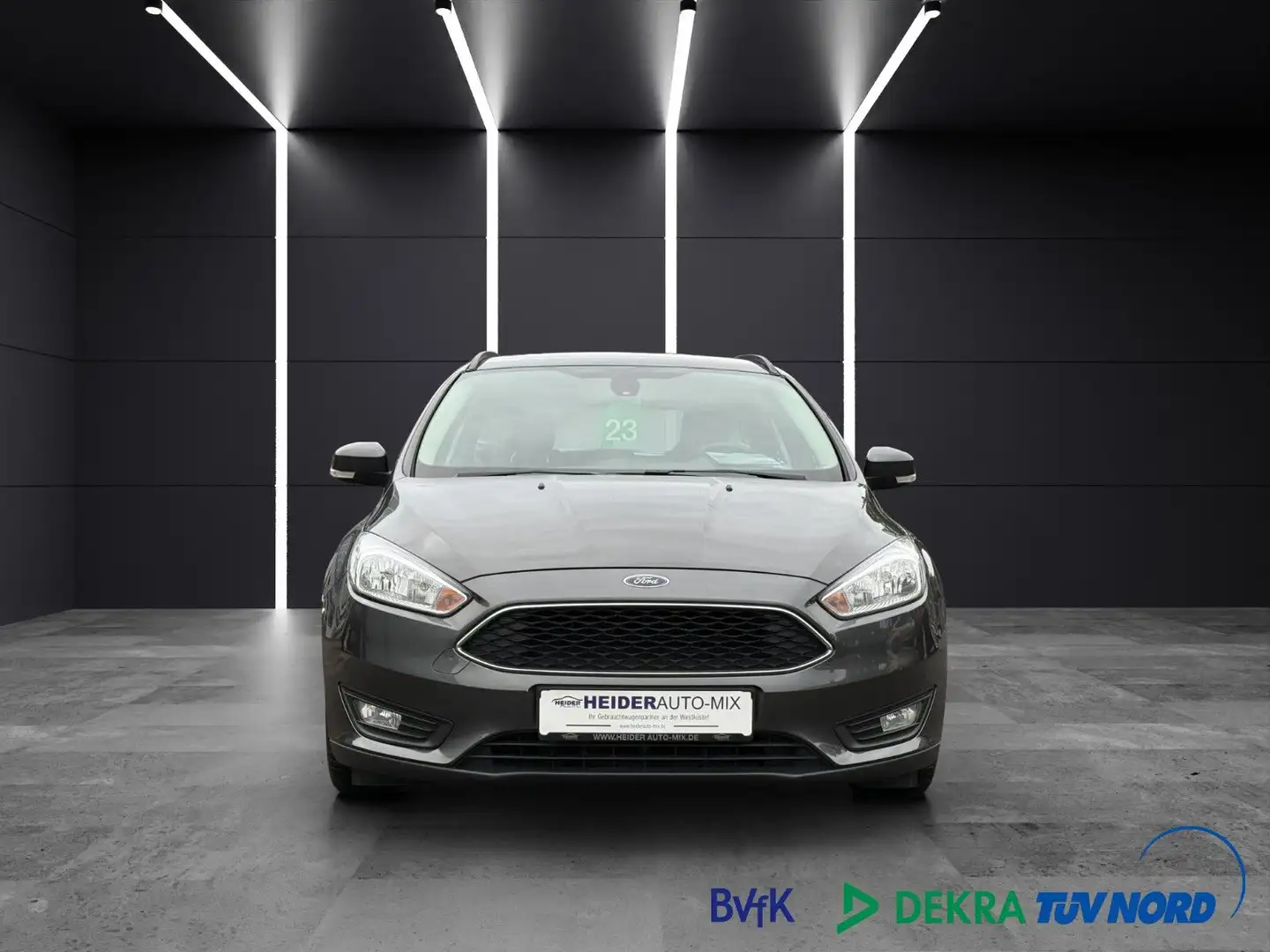 Ford Focus Turnier Business TEMPOMAT|SITZHEIZUNG|NAVI Gris - 2