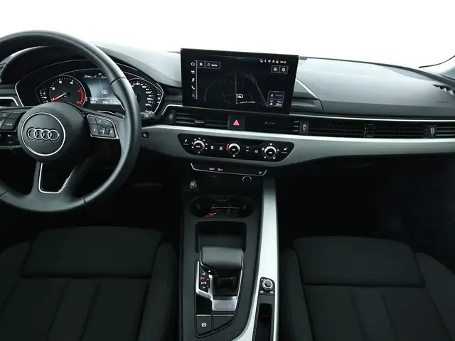 Audi A4 view 9
