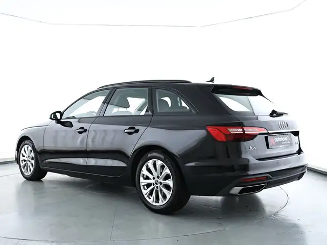Audi A4 view 4