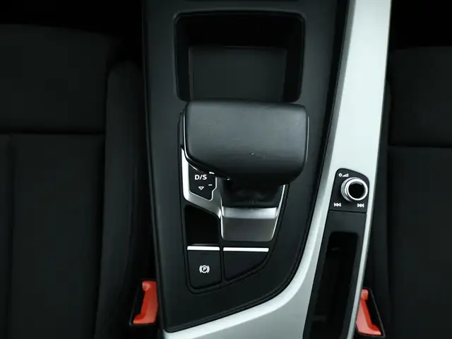 Audi A4 view 13
