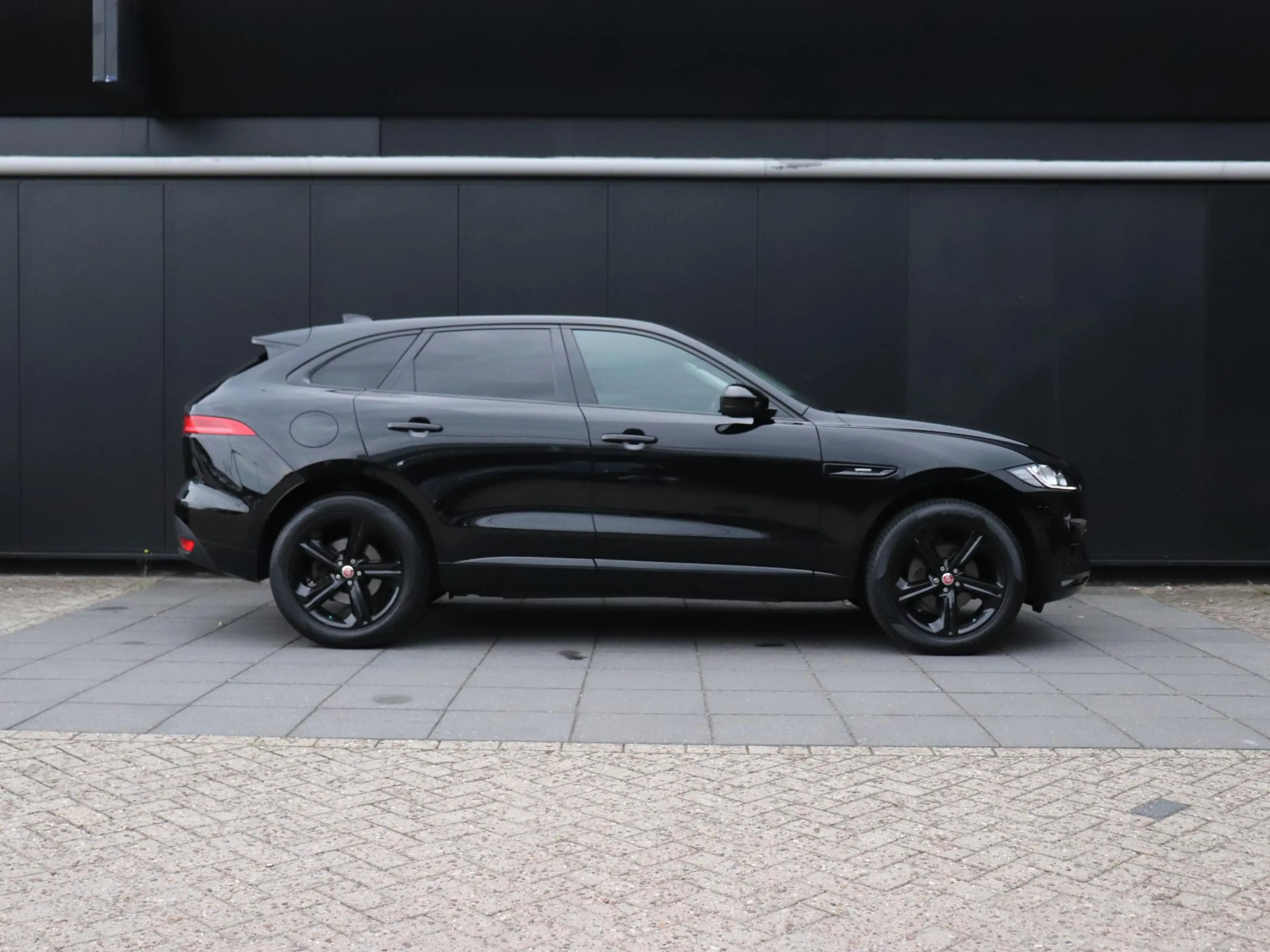 Jaguar F-Pace 2.0 Portfolio AWD 25t | LEDER | PANO-DAK | TREKHAA — photo 4