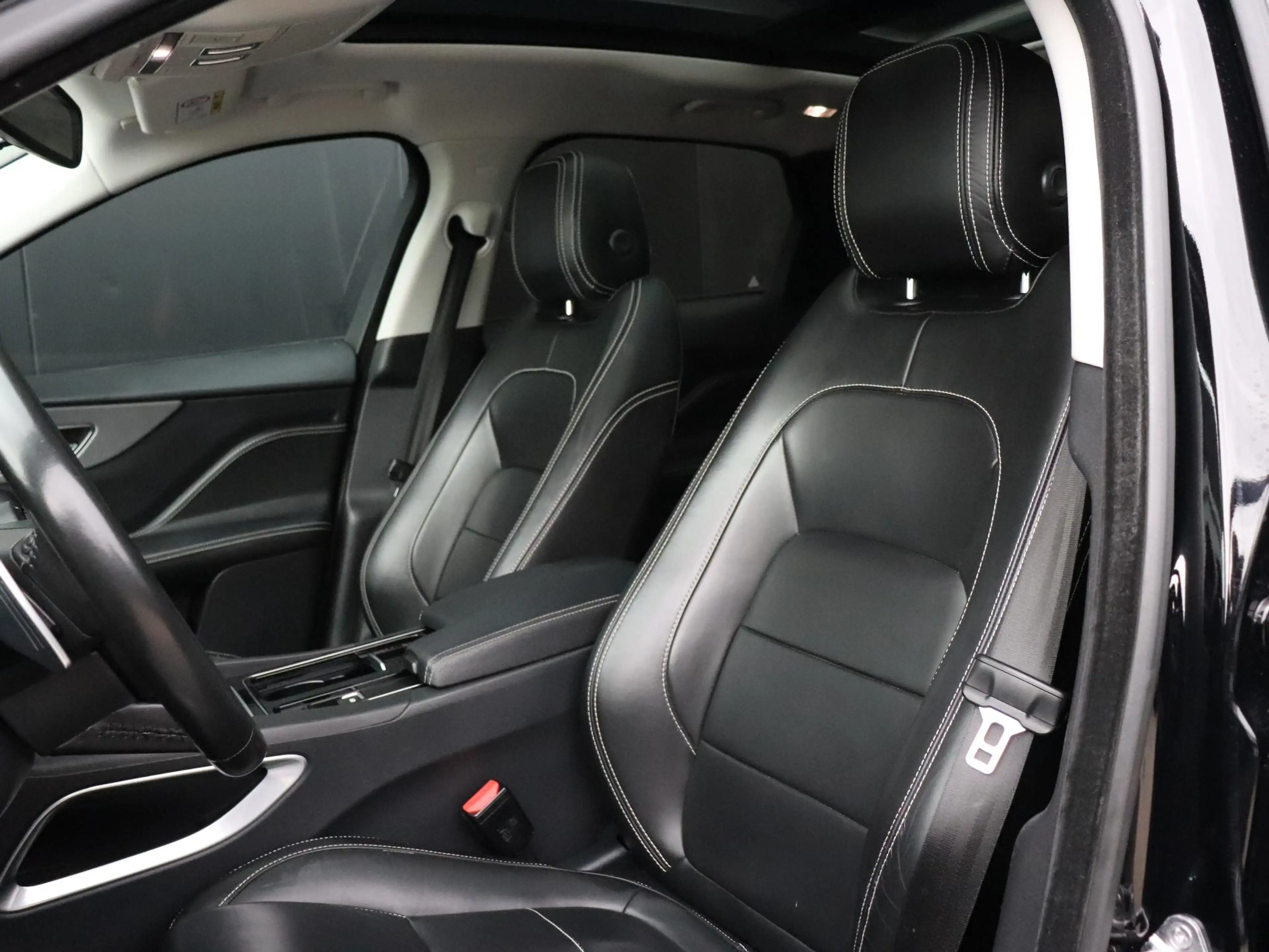 Jaguar F-Pace 2.0 Portfolio AWD 25t | LEDER | PANO-DAK | TREKHAA — photo 11