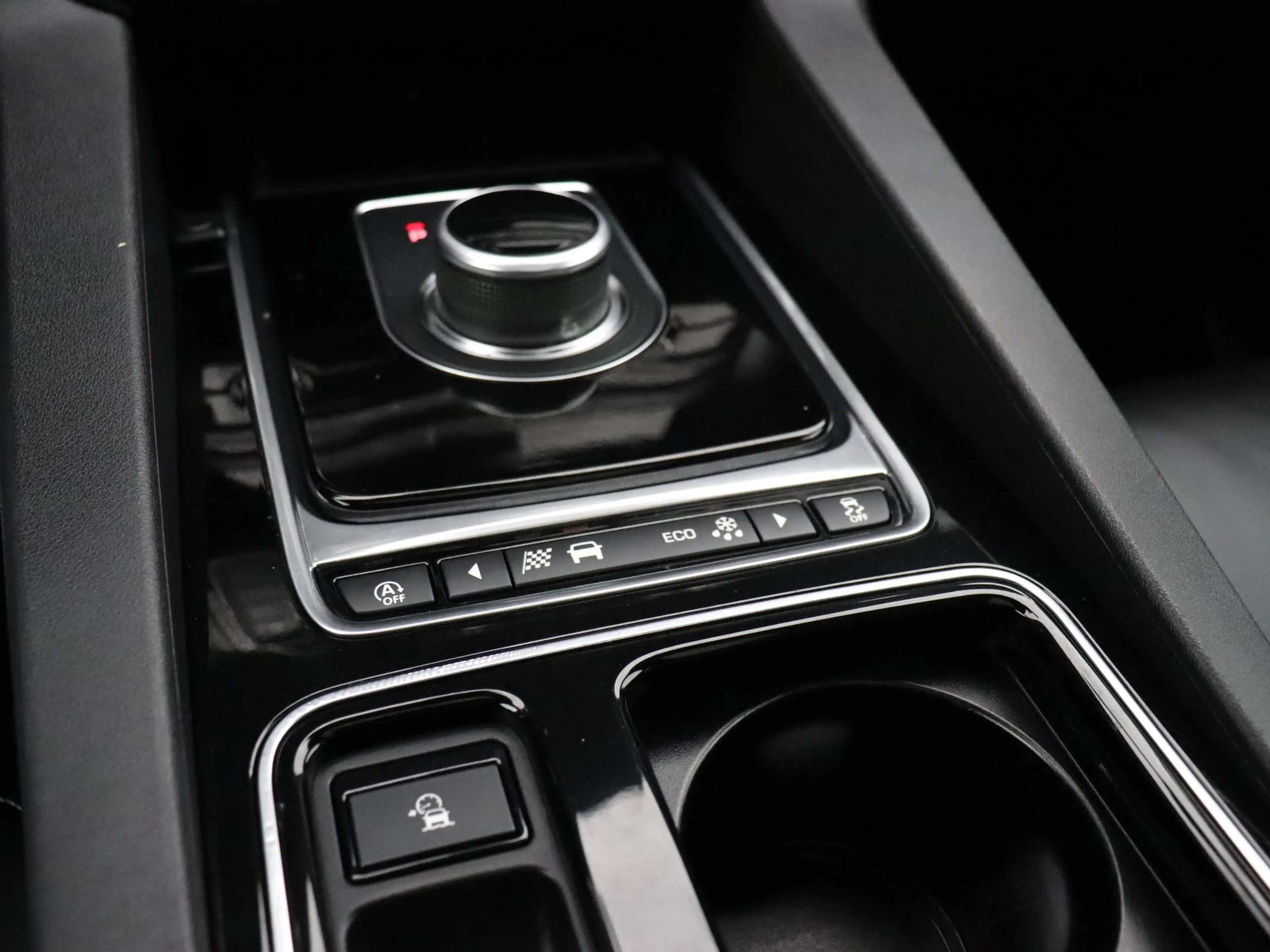 Jaguar F-Pace 2.0 Portfolio AWD 25t | LEDER | PANO-DAK | TREKHAA — photo 23