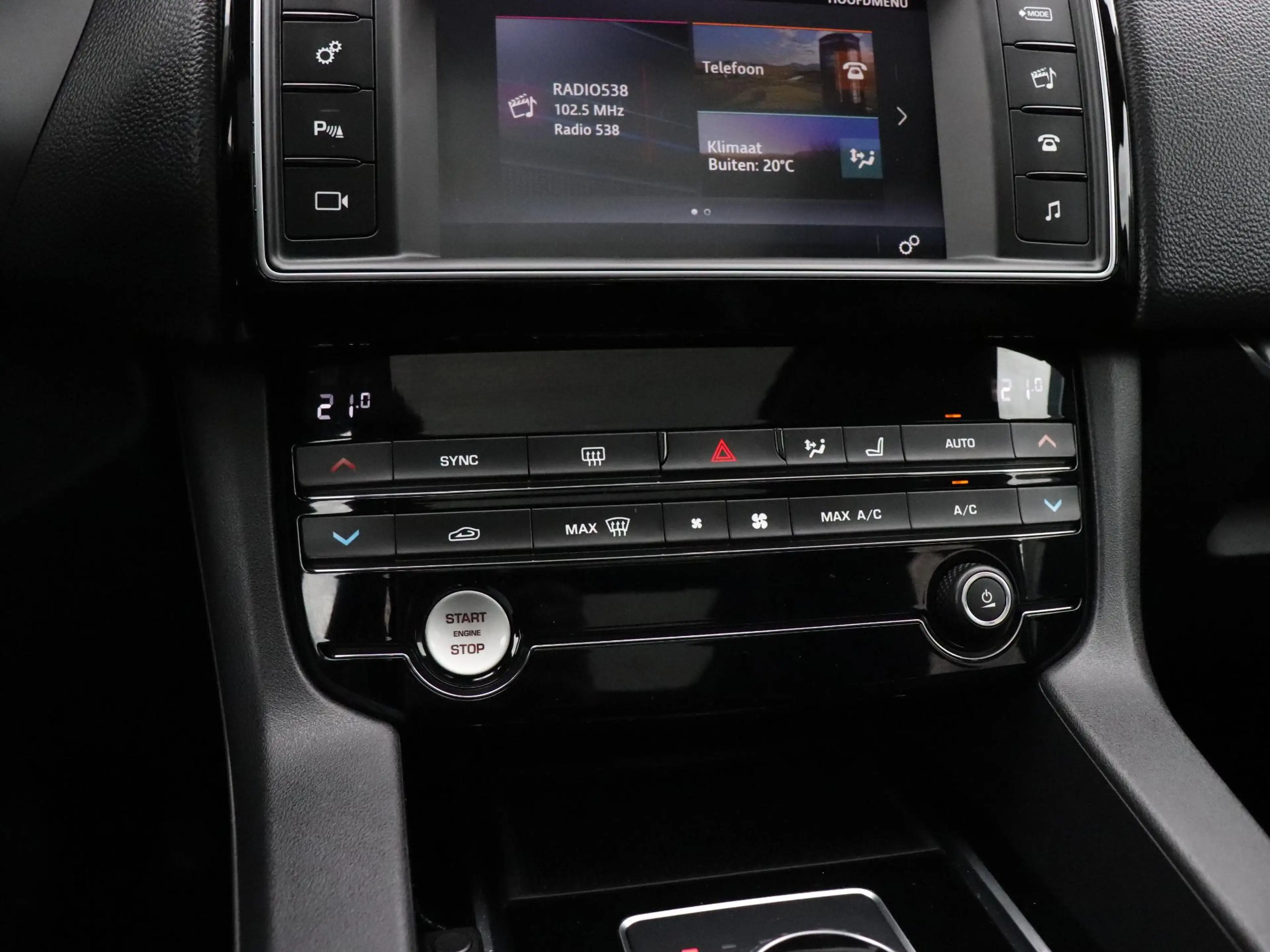 Jaguar F-Pace 2.0 Portfolio AWD 25t | LEDER | PANO-DAK | TREKHAA — photo 25