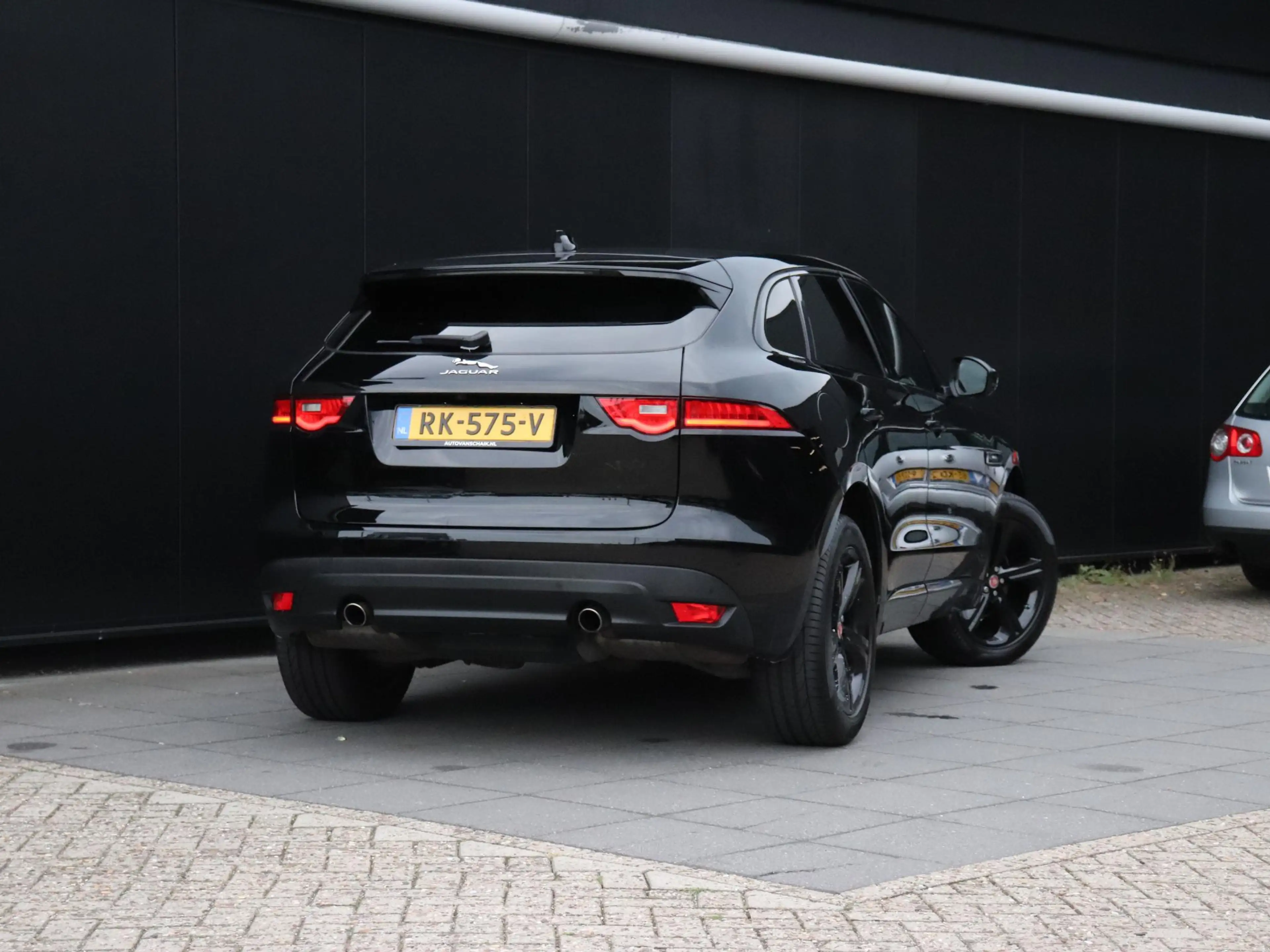 Jaguar F-Pace 2.0 Portfolio AWD 25t | LEDER | PANO-DAK | TREKHAA — photo 3