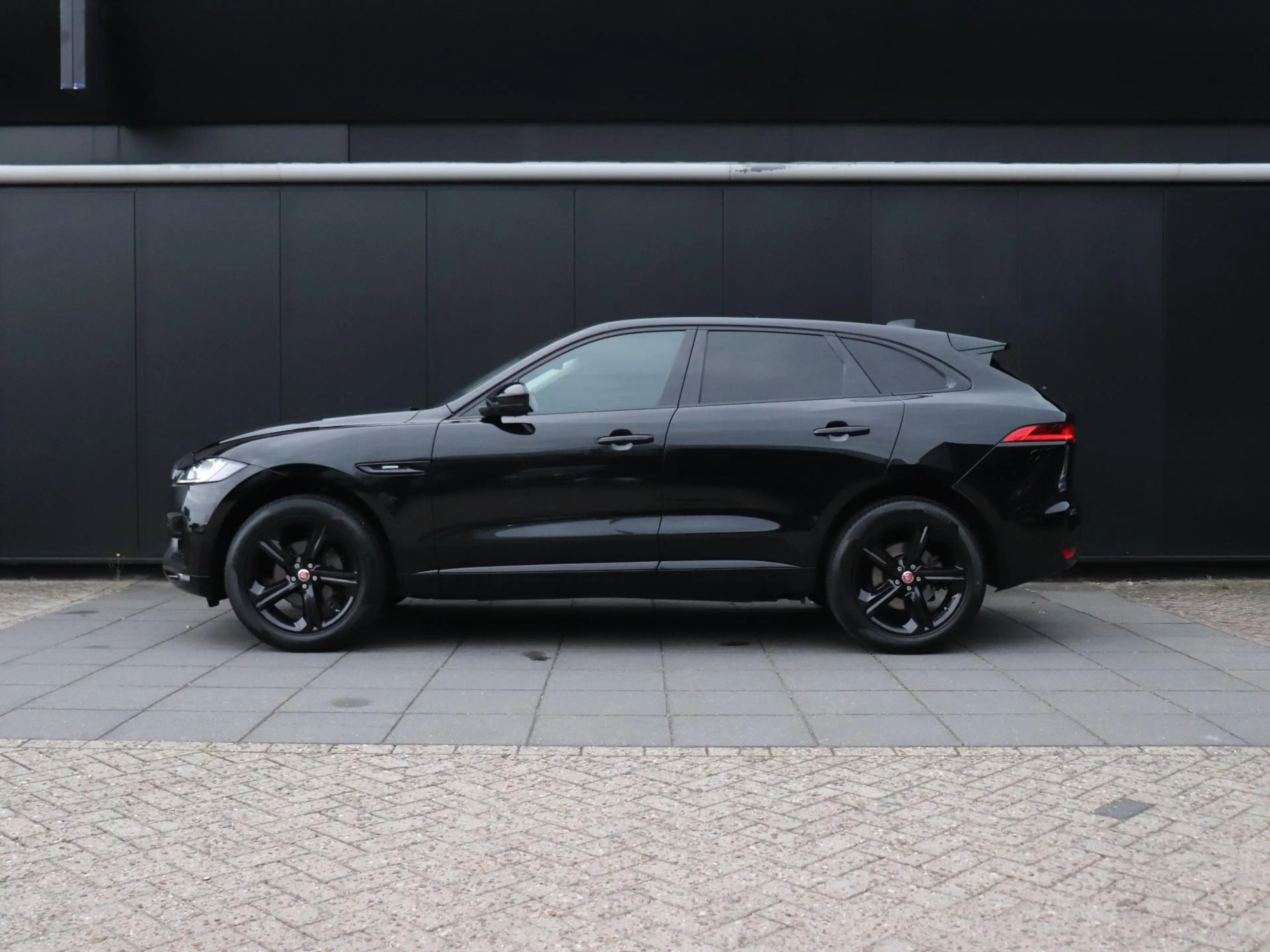 Jaguar F-Pace 2.0 Portfolio AWD 25t | LEDER | PANO-DAK | TREKHAA — photo 2