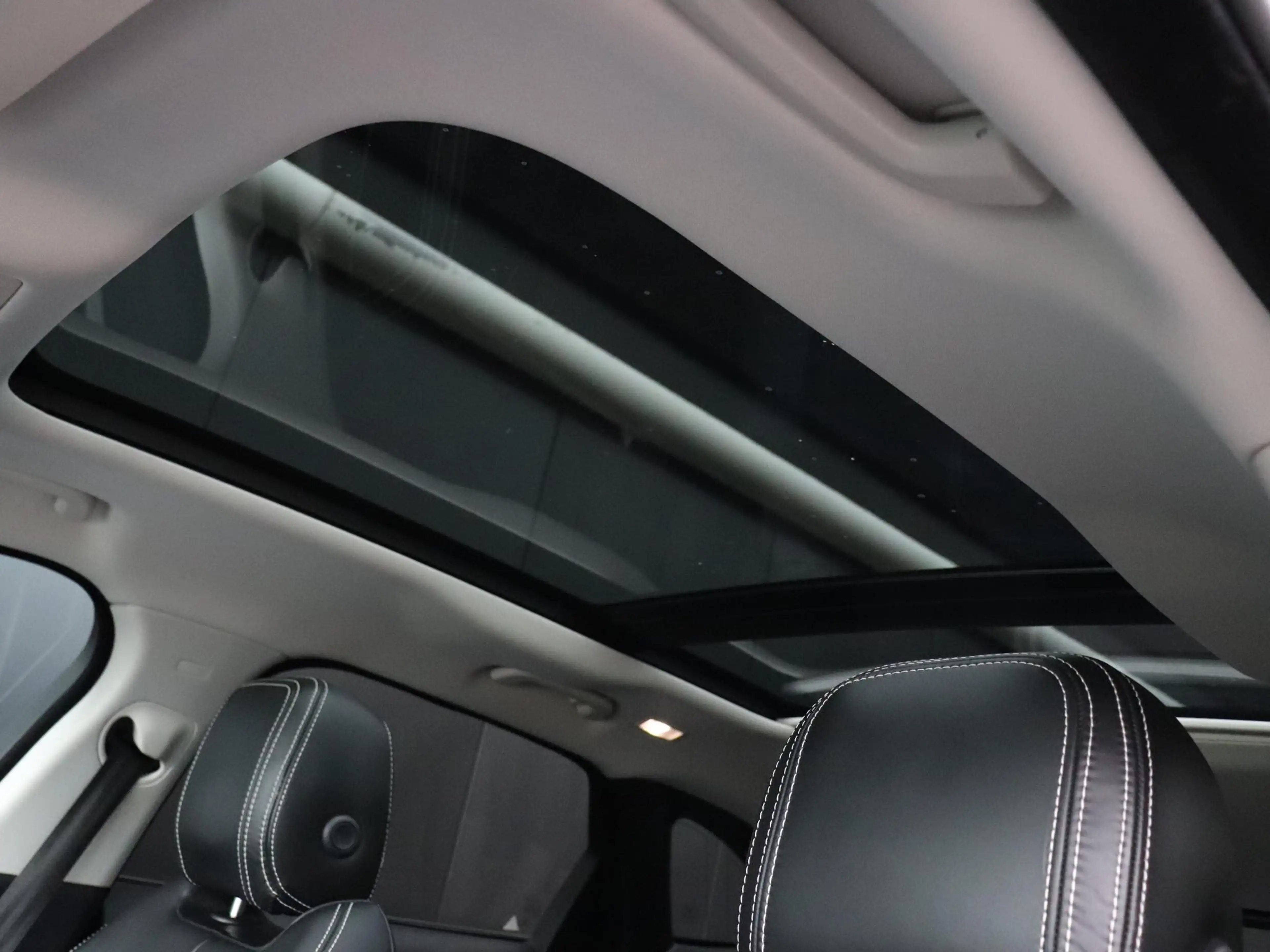 Jaguar F-Pace 2.0 Portfolio AWD 25t | LEDER | PANO-DAK | TREKHAA — photo 12