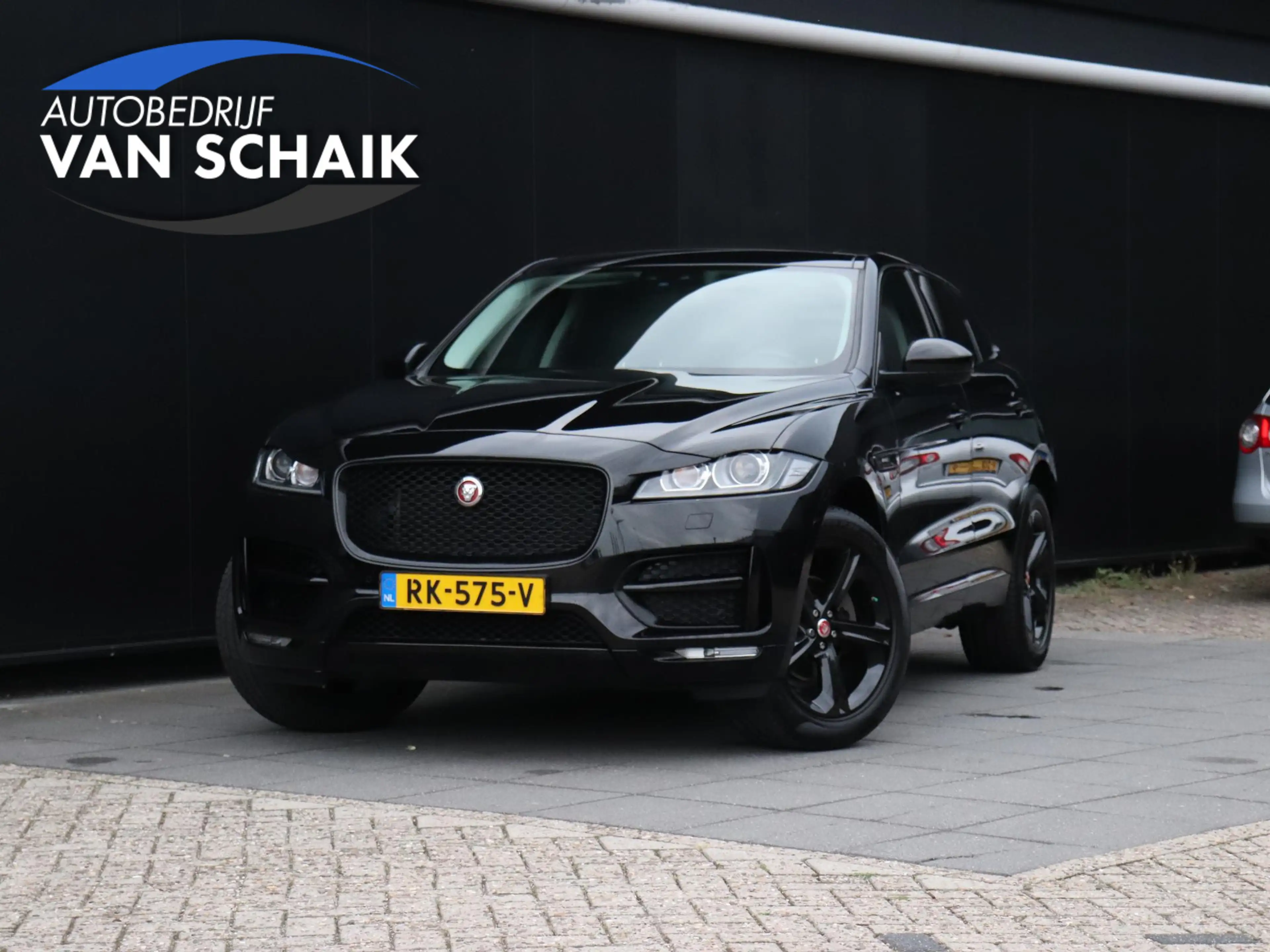 Jaguar F-Pace 2.0 Portfolio AWD 25t | LEDER | PANO-DAK | TREKHAA