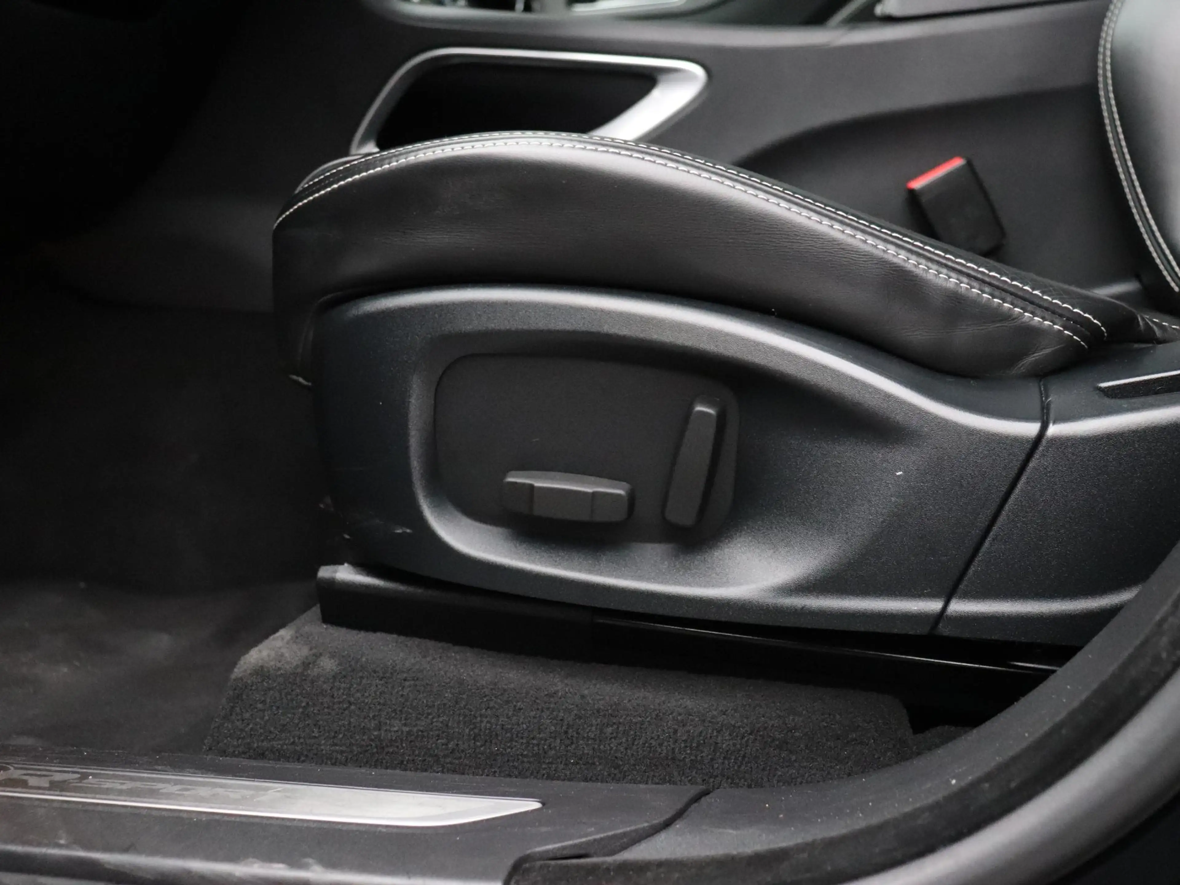 Jaguar F-Pace 2.0 Portfolio AWD 25t | LEDER | PANO-DAK | TREKHAA — photo 13