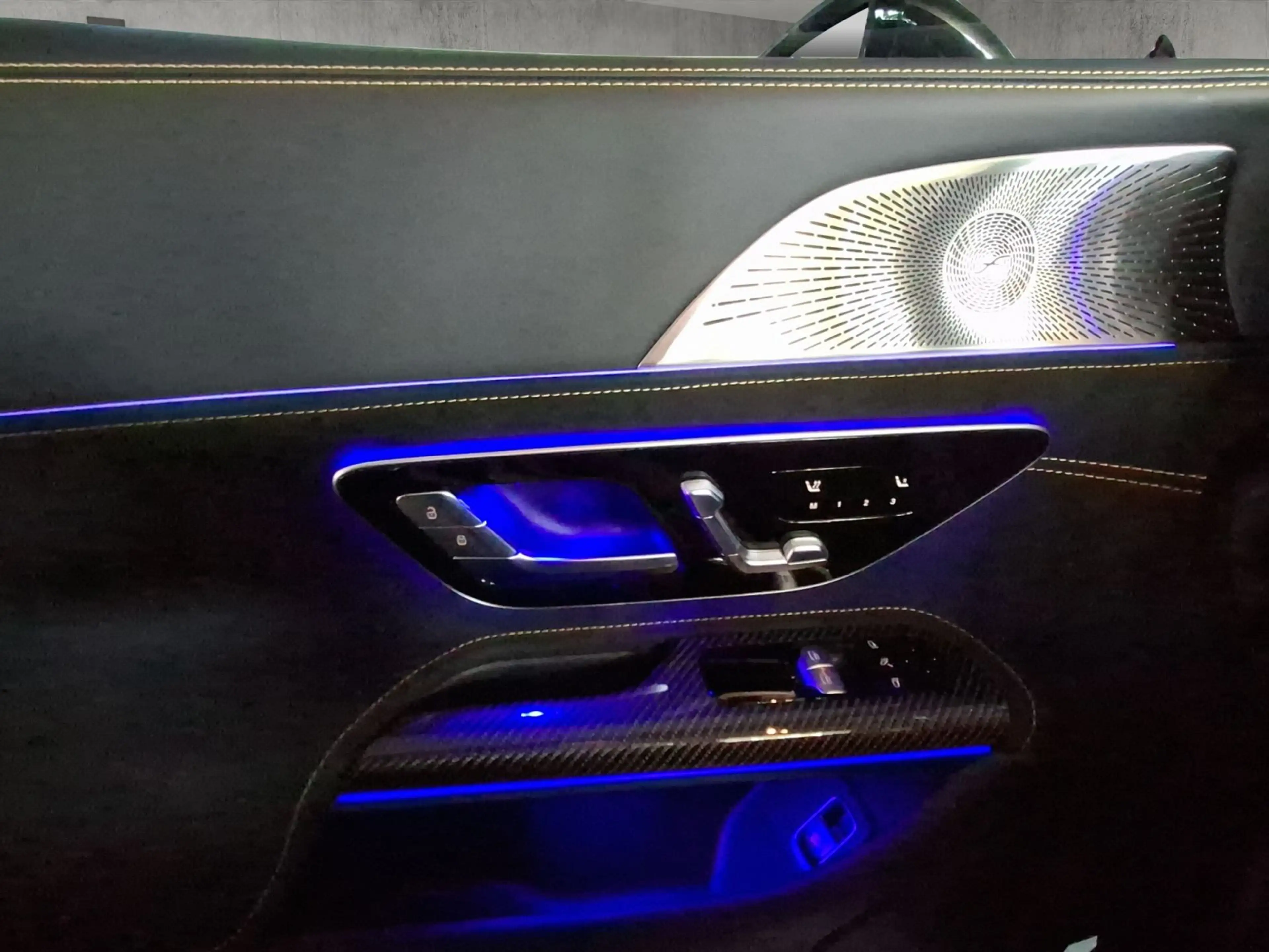 Mercedes-Benz AMG GT 63 — photo 12