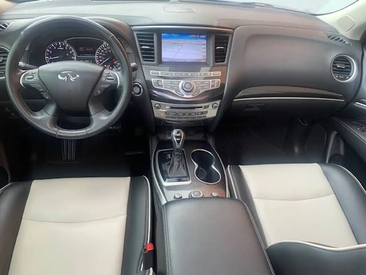 Infiniti QX60 снимка Infiniti QX60