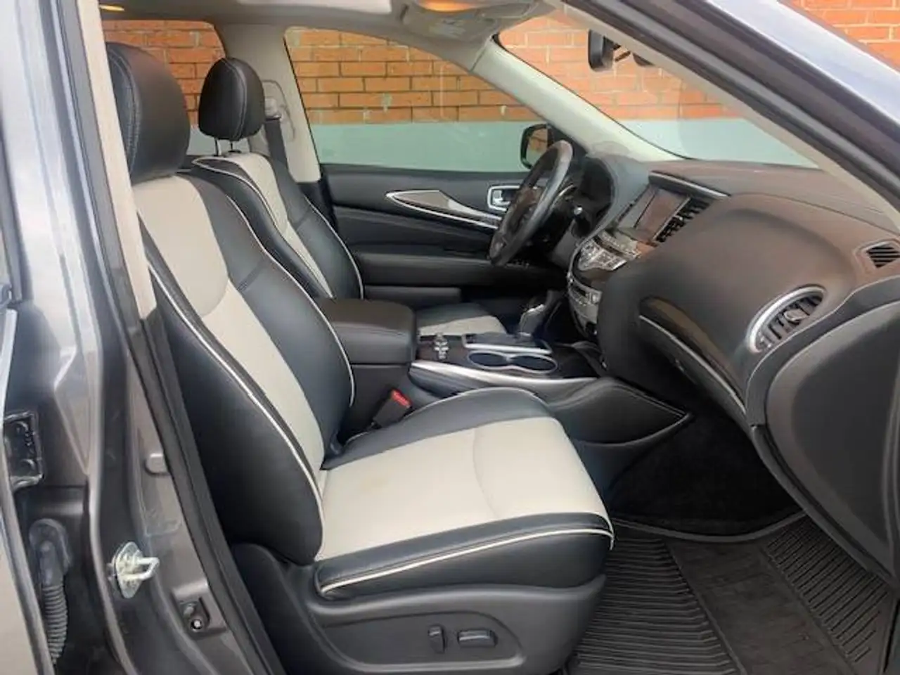 Infiniti QX60 снимка Infiniti QX60