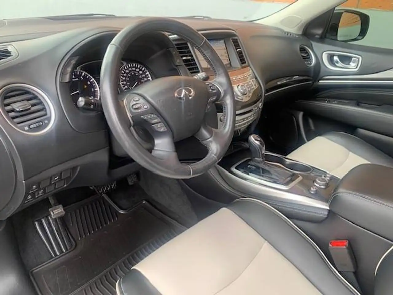 Infiniti QX60 снимка Infiniti QX60