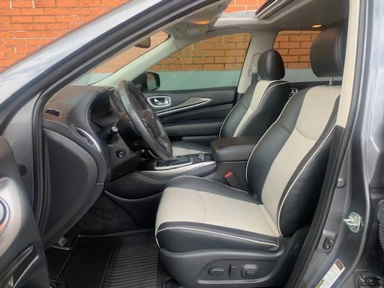 Infiniti QX60 снимка Infiniti QX60