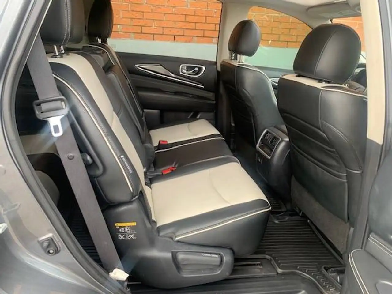 Infiniti QX60 снимка Infiniti QX60