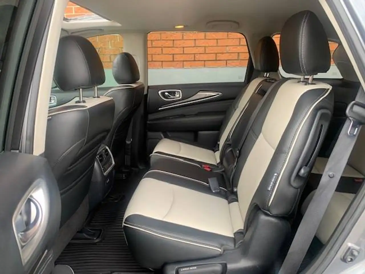 Infiniti QX60 снимка Infiniti QX60