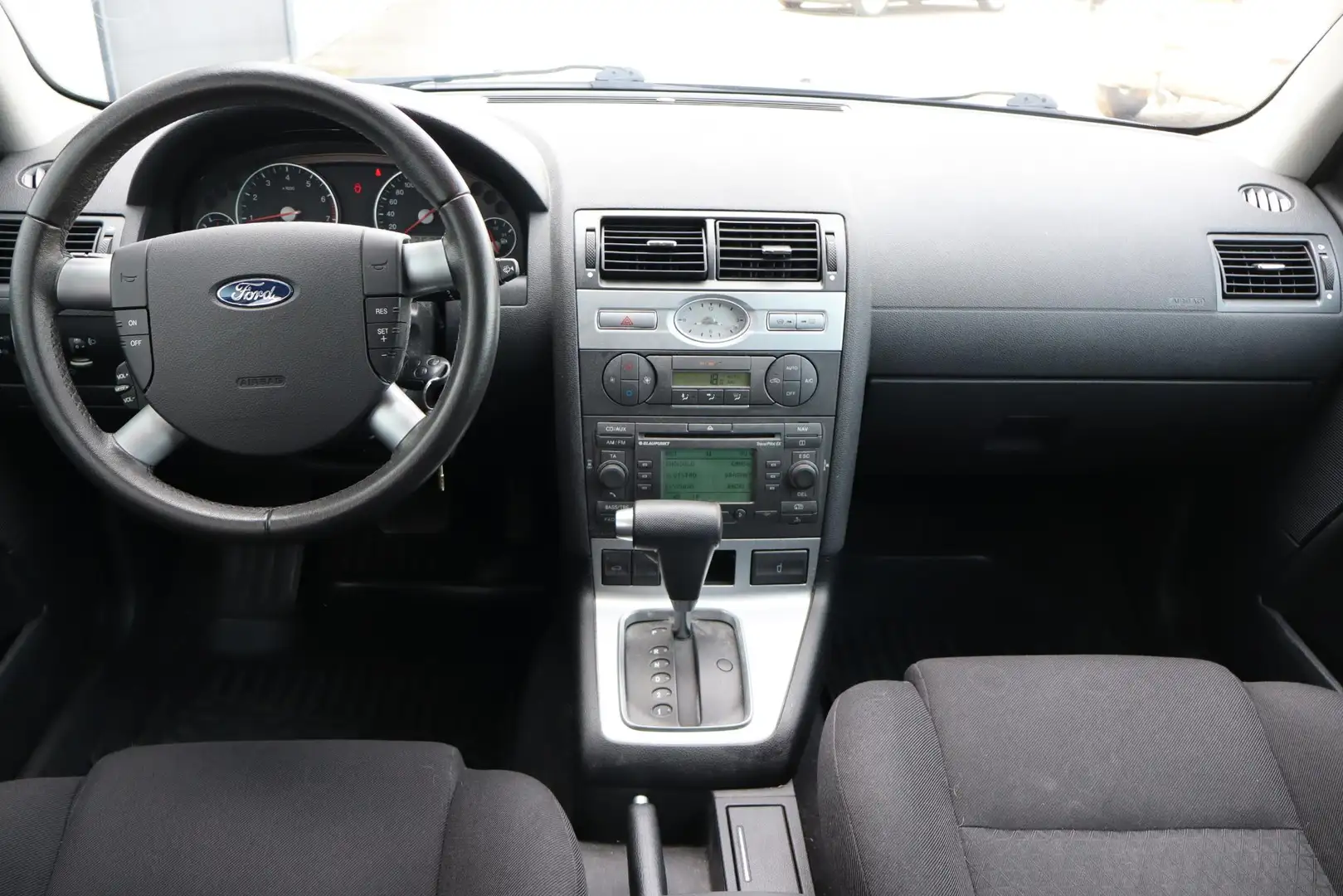 Ford Mondeo Wagon 2.0-16V Futura Automaat, Climate control, Cr Grijs - 2